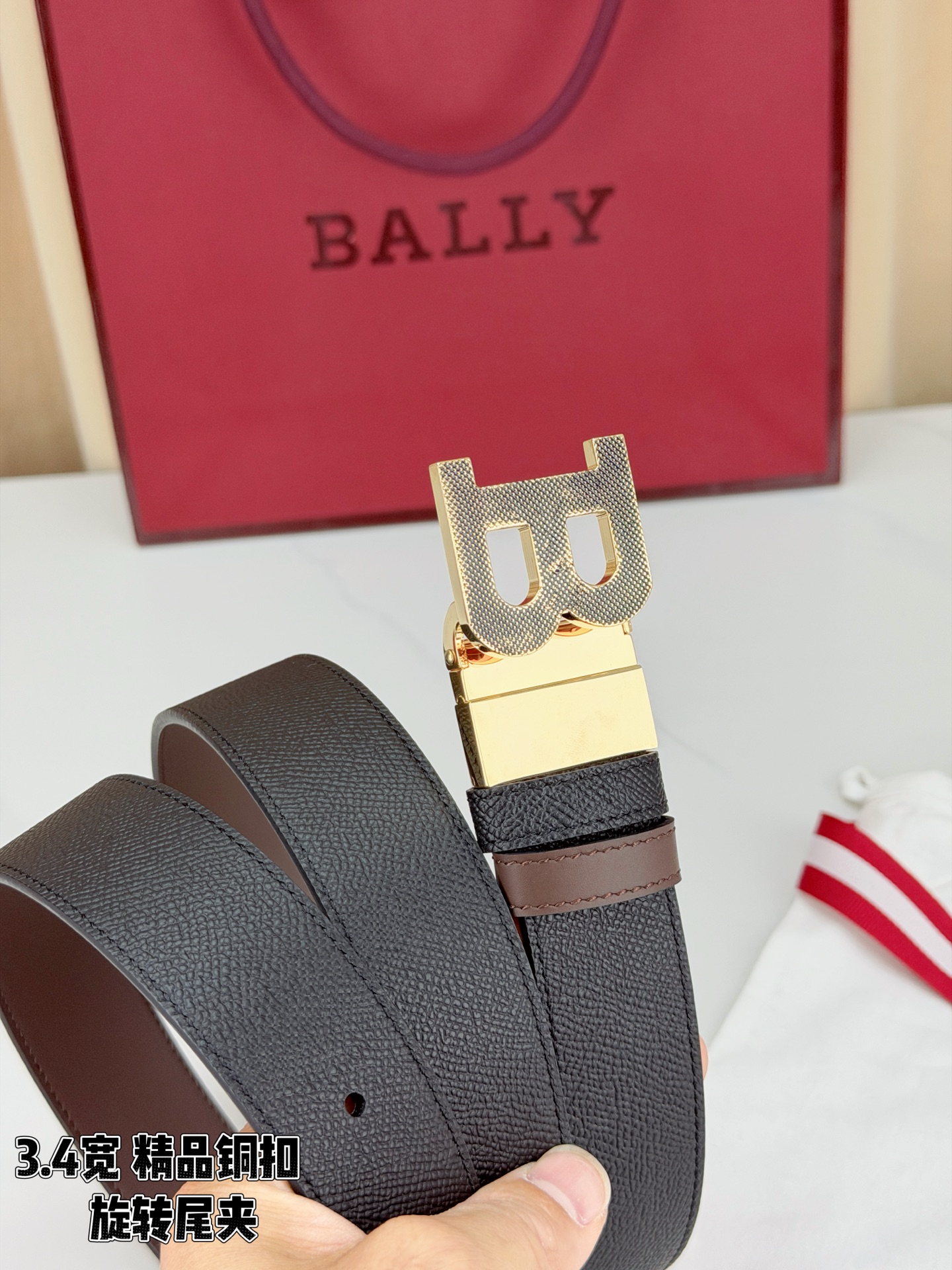 BALLY巴利 3.4cm黑棕双面皮带，看掌纹头层牛皮质感出众，B字精品铜扣低调精致，旋转尾夹设计实用贴