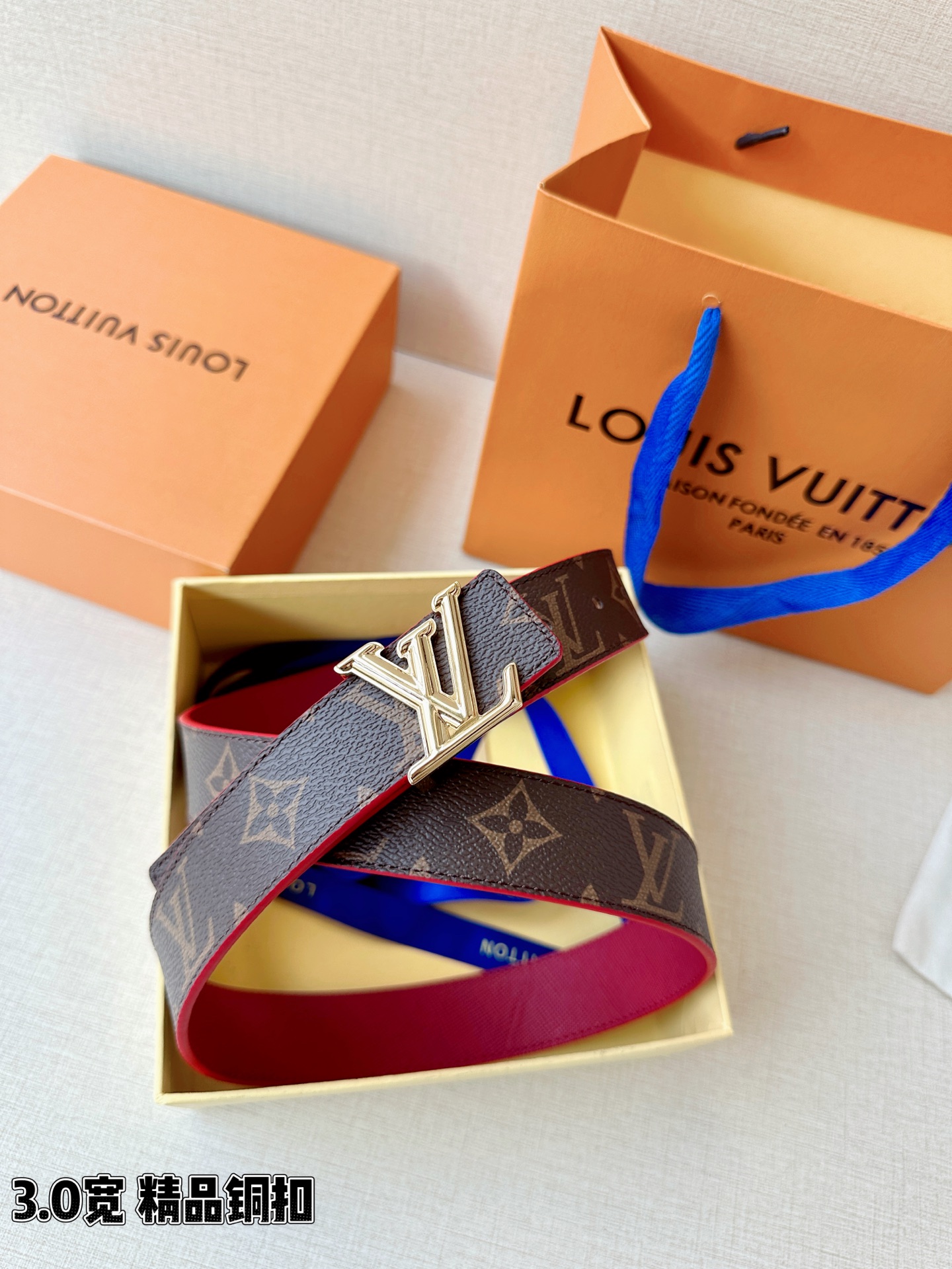 LV 3.0宽精品铜扣 经典老花腰带，Monogram涂层帆布耐磨耐看，立体LV字母扣金/银双色可选，反面黑/红/粉/枣