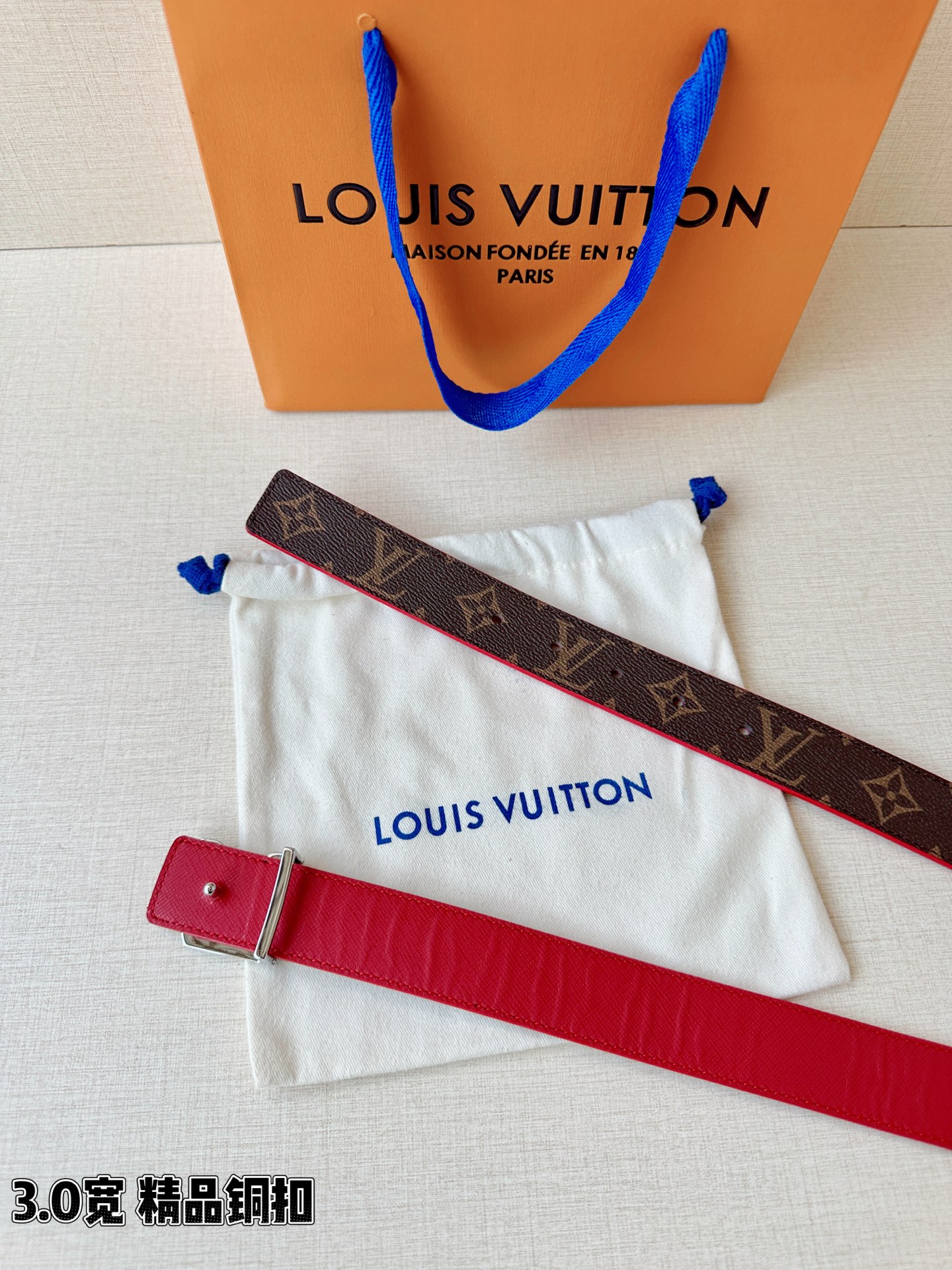 LV 3.0宽精品铜扣 经典老花腰带，Monogram涂层帆布耐磨耐看，立体LV字母扣金/银双色可选，反面黑/红/粉/枣
