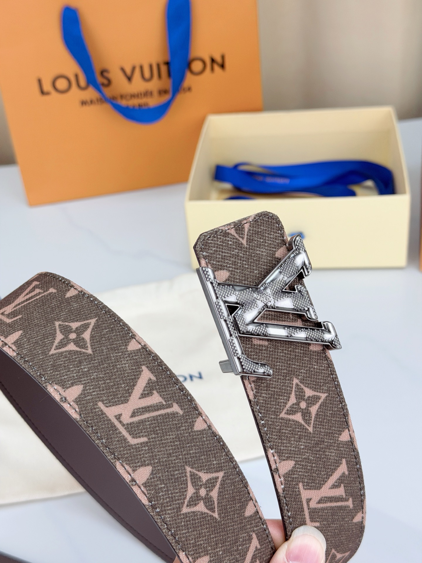LV 4.0宽精品扣 粉棕丹宁老花腰带，Monogram牛仔提花复古温柔，立体LV字母扣哑黑/银/金/古铜/古金五色可选