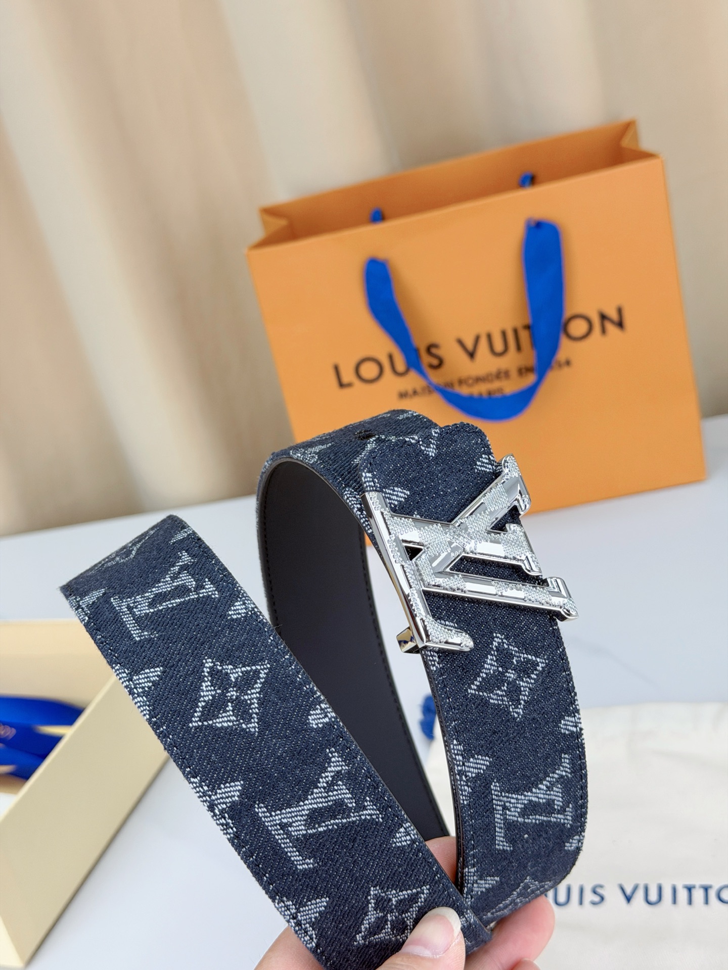 LV 4.0宽精品扣 黑丹宁老花腰带，深藏青Monogram牛仔提花复古有型，立体LV字母扣古铜/古白/银/金/哑黑五色