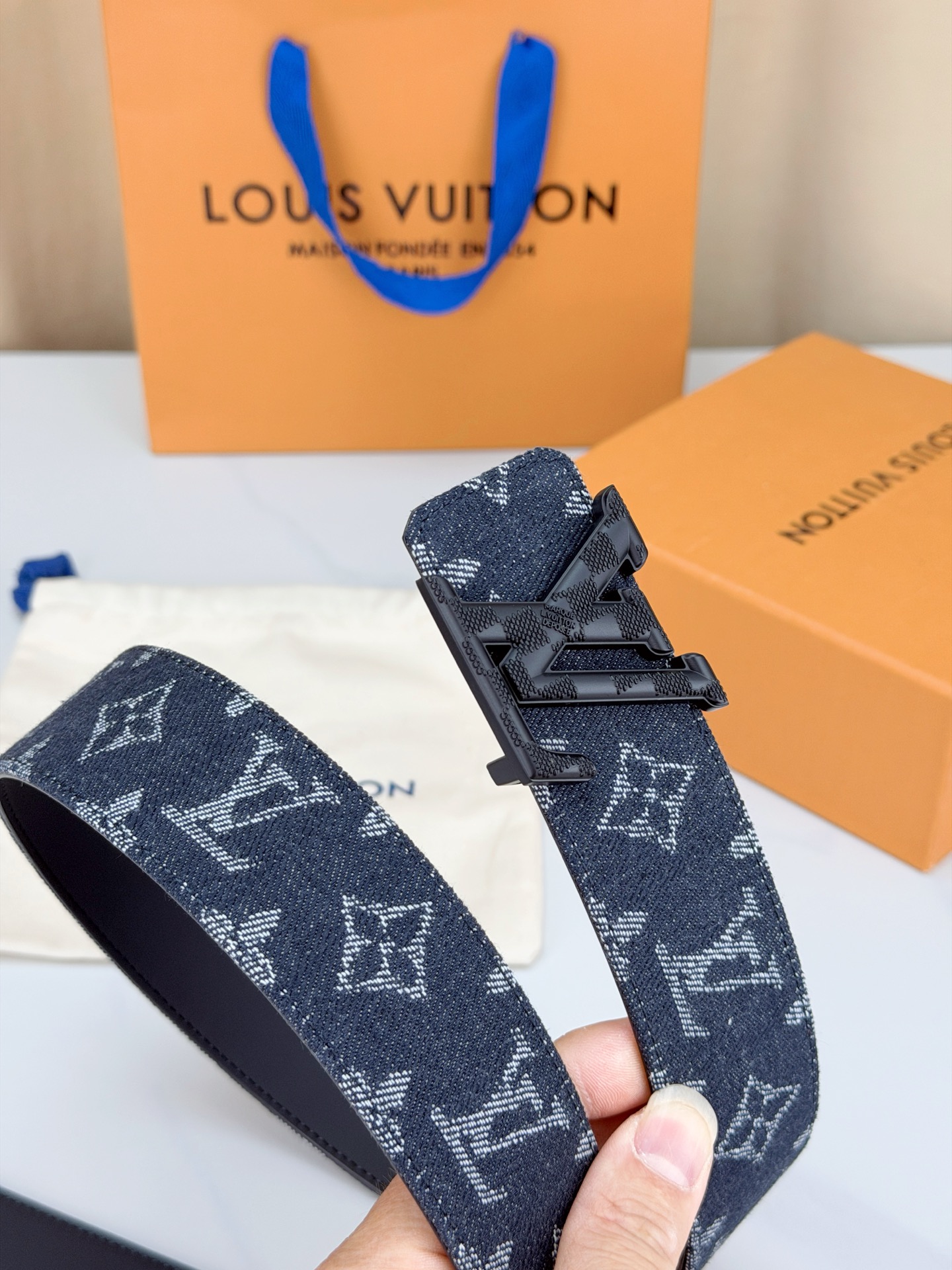 LV 4.0宽精品扣 黑丹宁老花腰带，深藏青Monogram牛仔提花复古有型，立体LV字母扣古铜/古白/银/金/哑黑五色