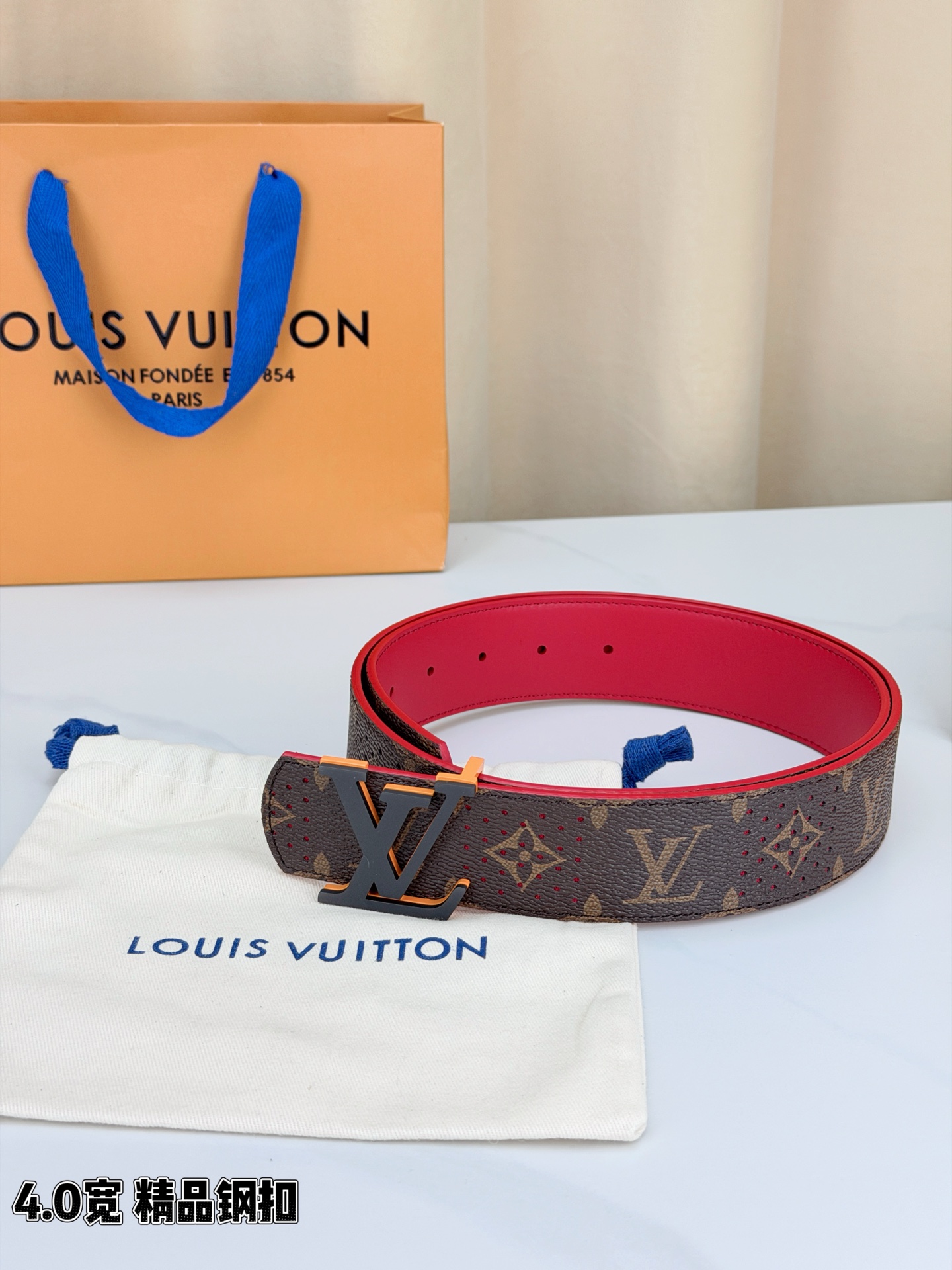 LV 4.0宽精品钢扣 穿孔老花橙边LV扣腰带，Monogram涂层帆布打孔工艺透气别致，立体LV字母扣哑黑描橙撞色吸睛