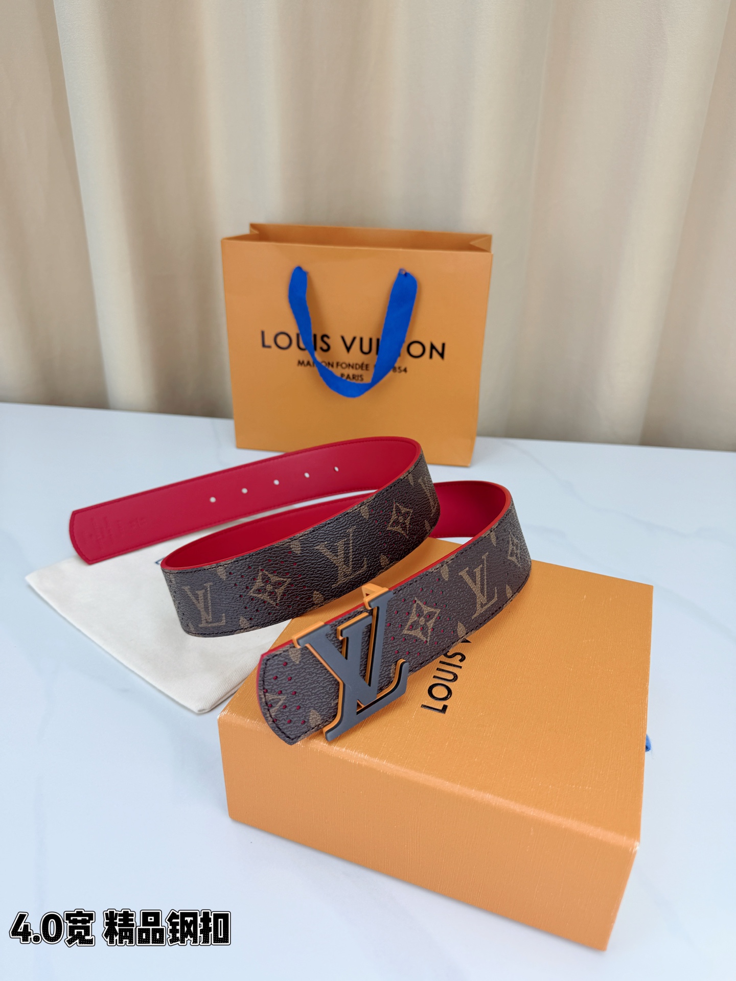 LV 4.0宽精品钢扣 穿孔老花橙边LV扣腰带，Monogram涂层帆布打孔工艺透气别致，立体LV字母扣哑黑描橙撞色吸睛