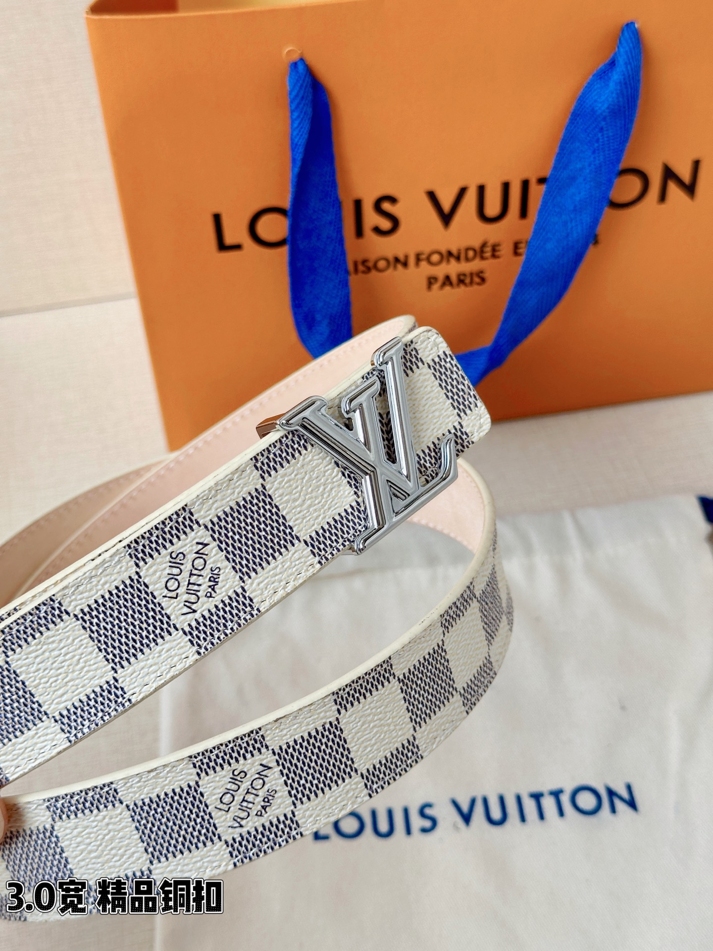LV 3.0宽精品铜扣 经典老花/白棋盘格/黑花腰带，Monogram涂层帆布与Damier格纹三款可选，立体LV字母扣