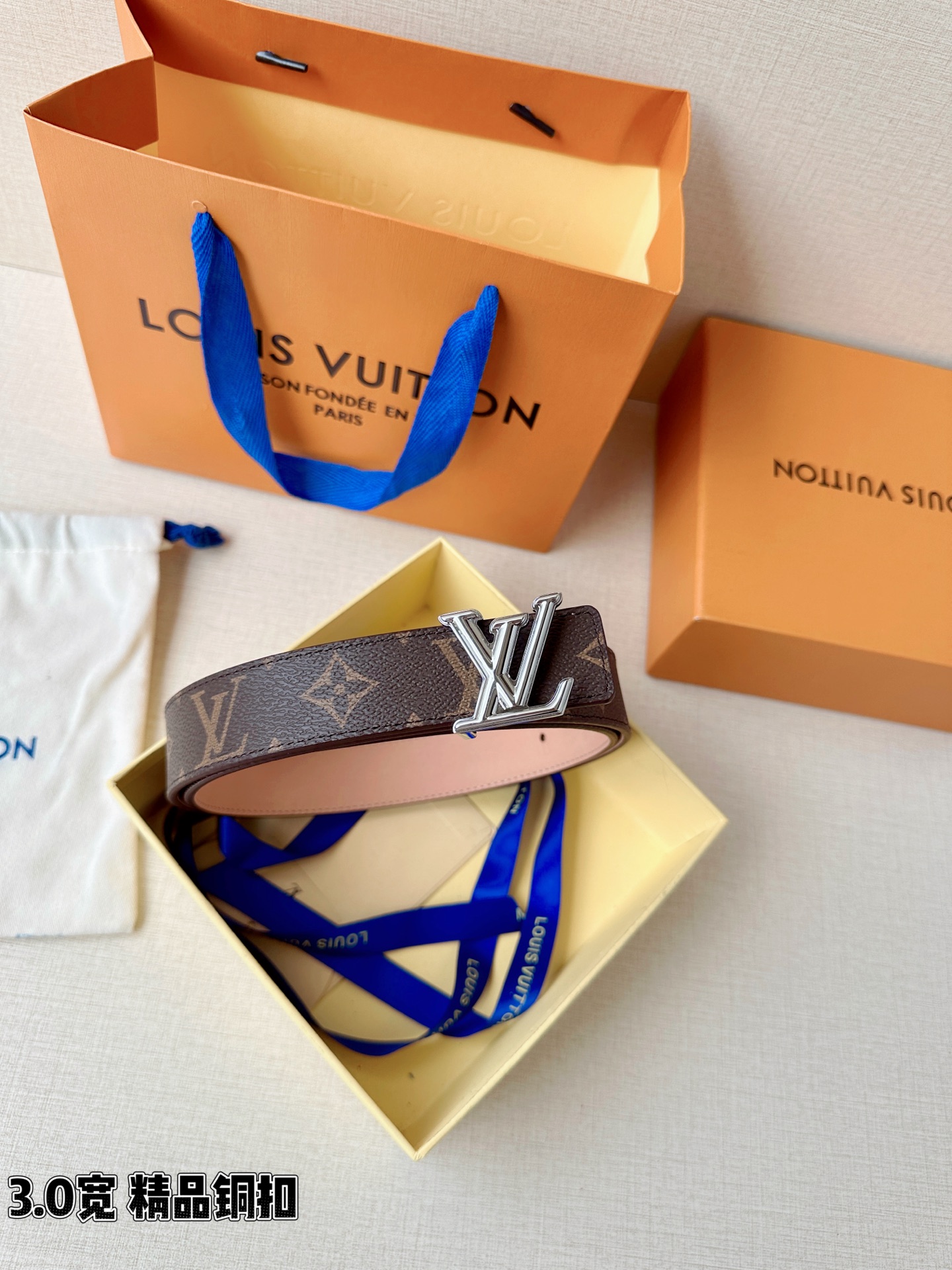 LV 3.0宽精品铜扣 经典老花/白棋盘格/黑花腰带，Monogram涂层帆布与Damier格纹三款可选，立体LV字母扣
