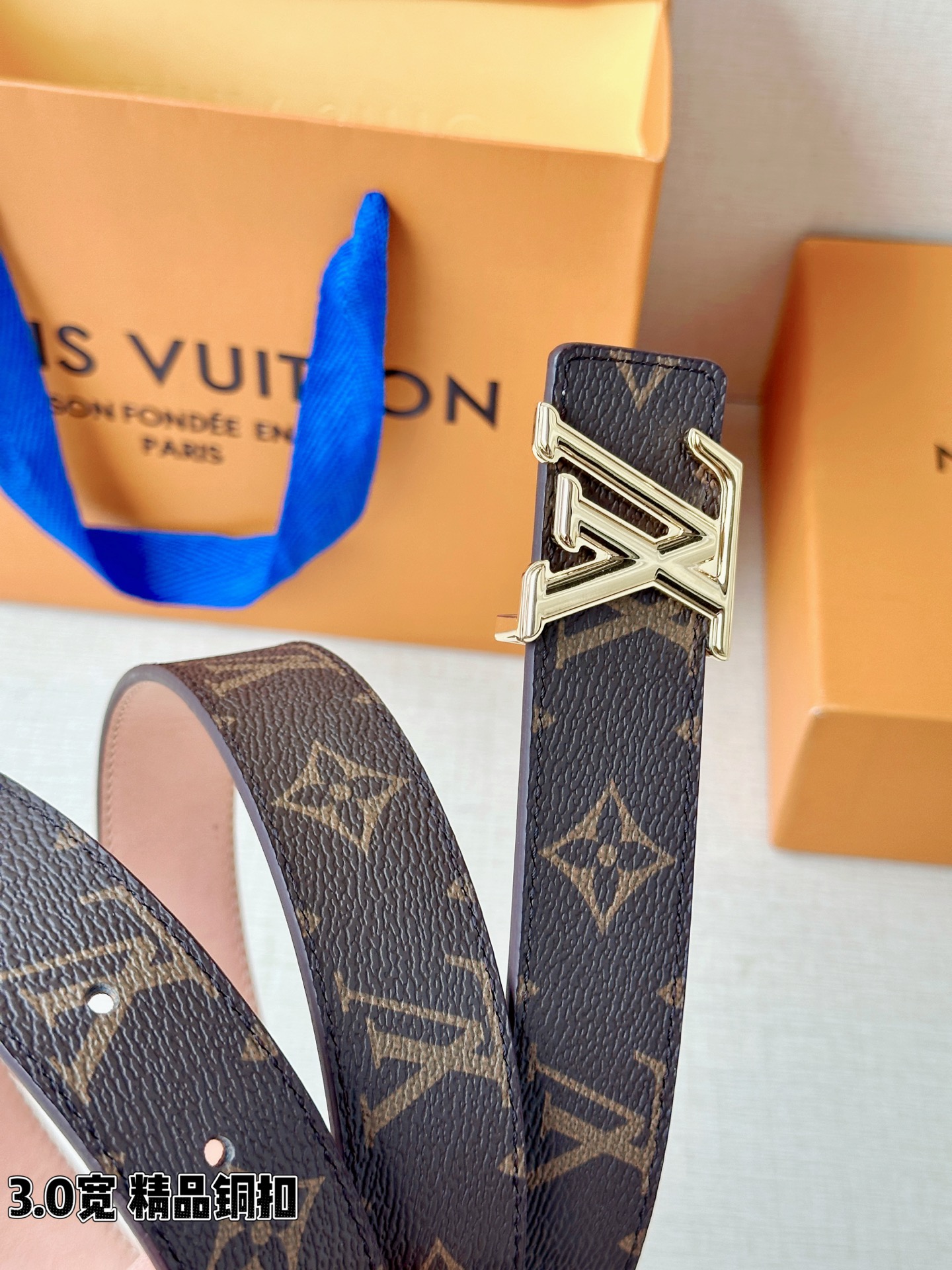 LV 3.0宽精品铜扣 经典老花/白棋盘格/黑花腰带，Monogram涂层帆布与Damier格纹三款可选，立体LV字母扣