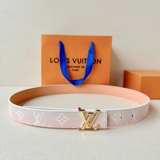 LV 3.0宽精品铜扣 粉白渐变老花腰带,Monogram涂层帆布渐变印花温柔浪漫,立体LV字母扣金/银两色可选,反面裸 LV 3.0宽精品铜扣 粉白渐变老花腰带,Monogram涂层帆布渐变印花温柔浪漫,立体LV字母扣金/银两色可选,反面裸