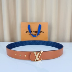 LV 4.0宽精品钢扣 蓝丹宁老花双面腰带,Monogram牛仔提花复古有型,立体LV字母扣古金/古银两色可选,反面焦糖 LV 4.0宽精品钢扣 蓝丹宁老花双面腰带,Monogram牛仔提花复古有型,立体LV字母扣古金/古银两色可选,反面焦糖