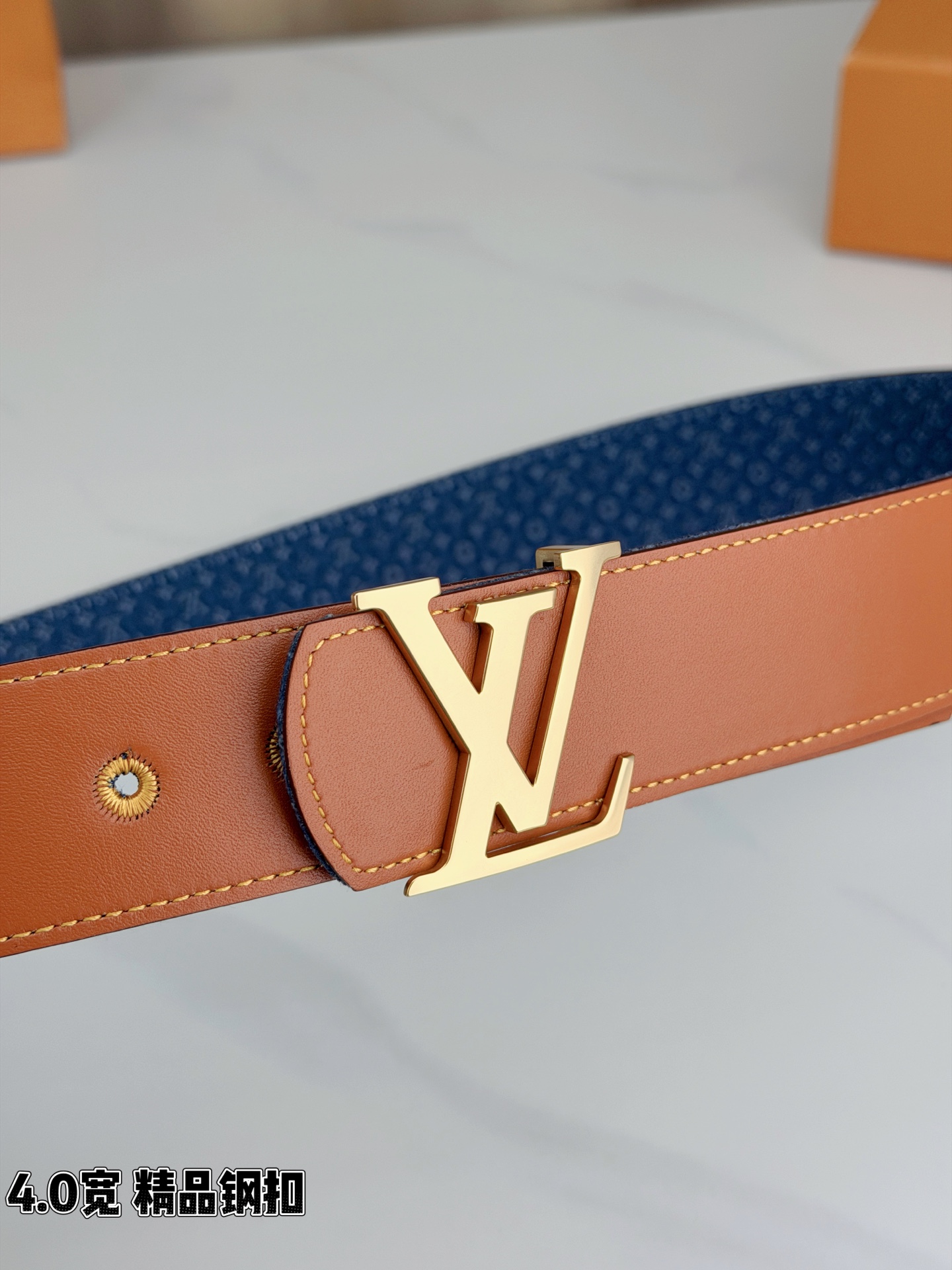 LV 4.0宽精品钢扣 蓝丹宁老花双面腰带，Monogram牛仔提花复古有型，立体LV字母扣古金/古银两色可选，反面焦糖
