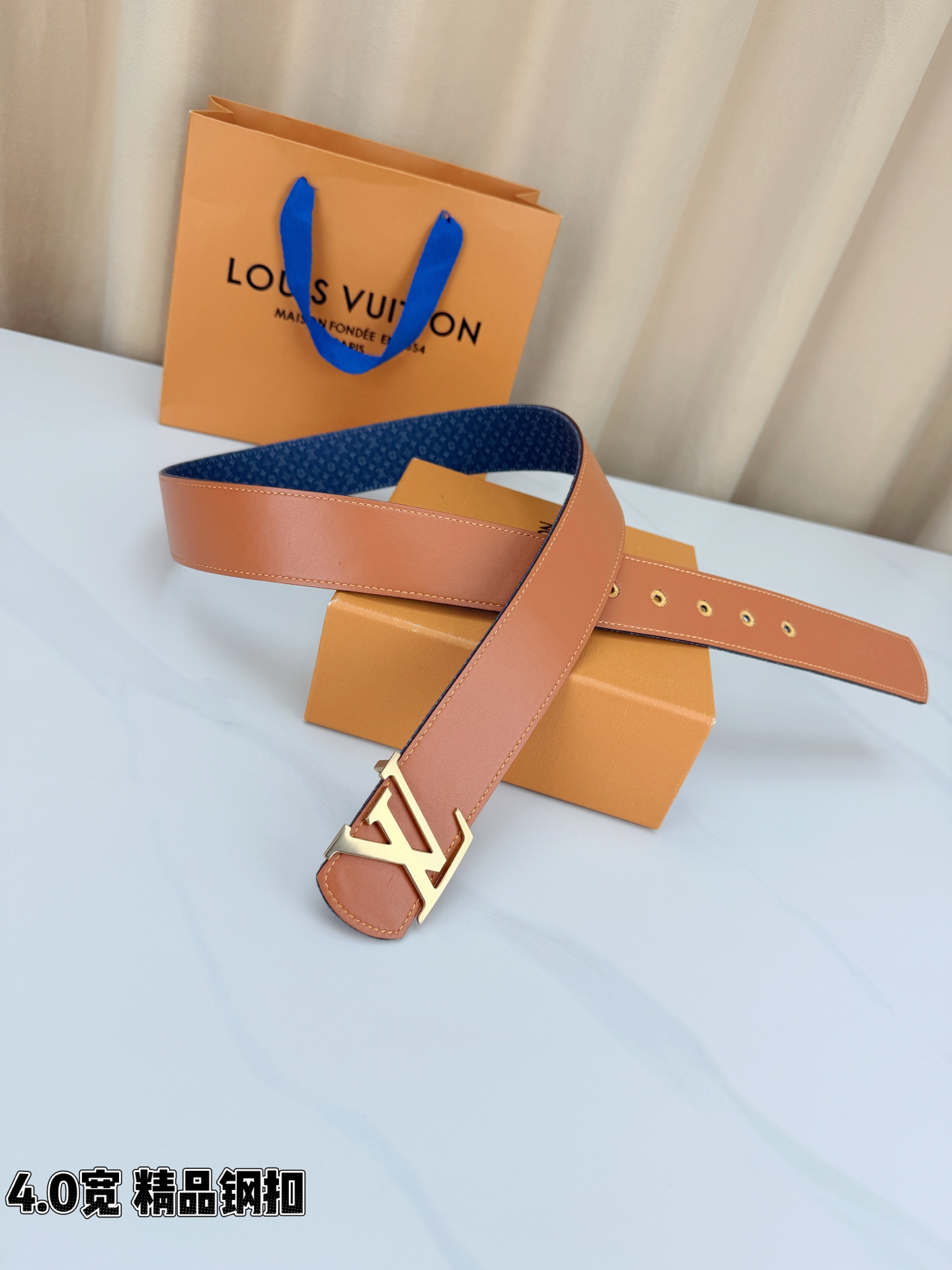 LV 4.0宽精品钢扣 蓝丹宁老花双面腰带，Monogram牛仔提花复古有型，立体LV字母扣古金/古银两色可选，反面焦糖