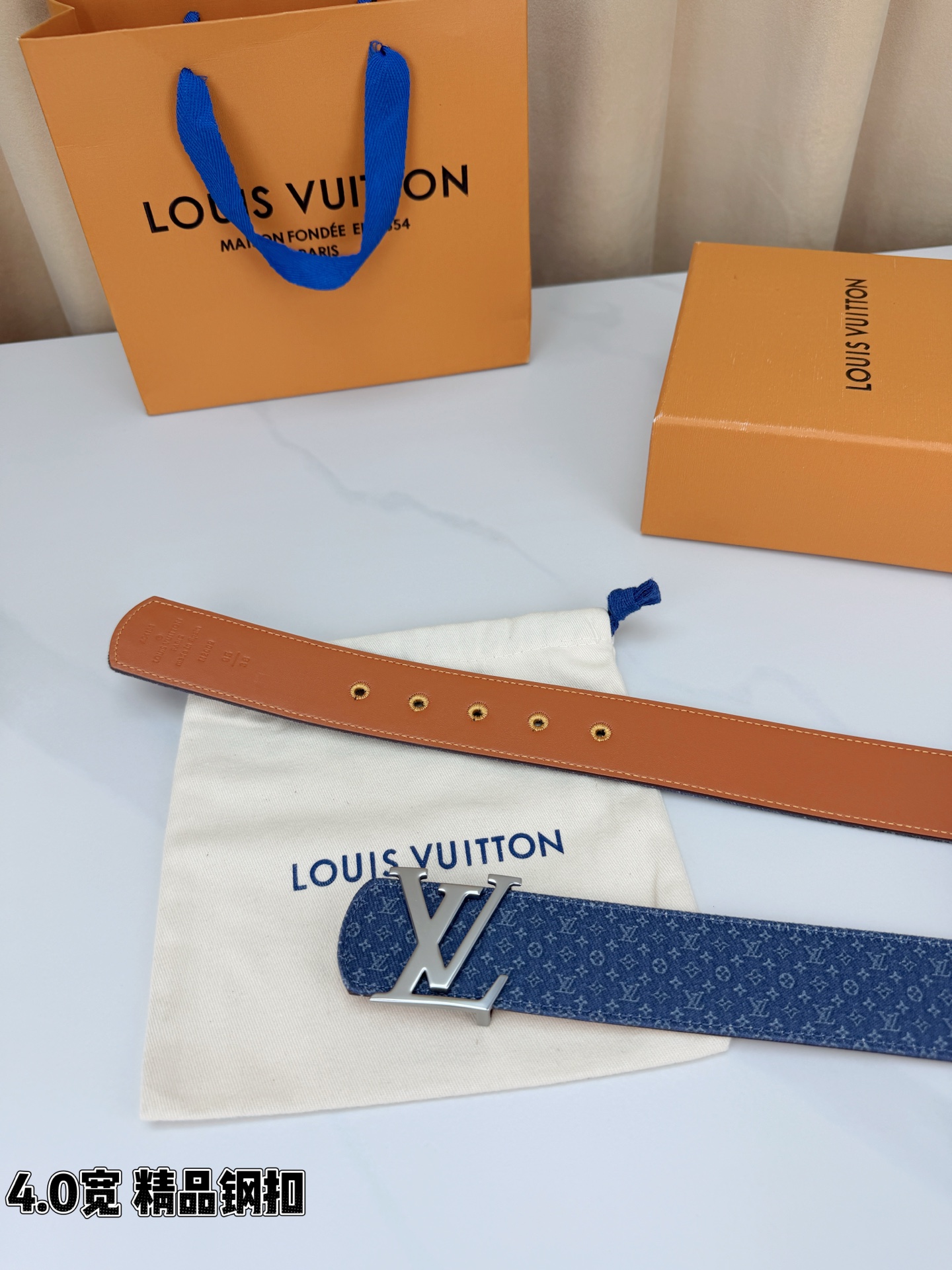 LV 4.0宽精品钢扣 蓝丹宁老花双面腰带，Monogram牛仔提花复古有型，立体LV字母扣古金/古银两色可选，反面焦糖