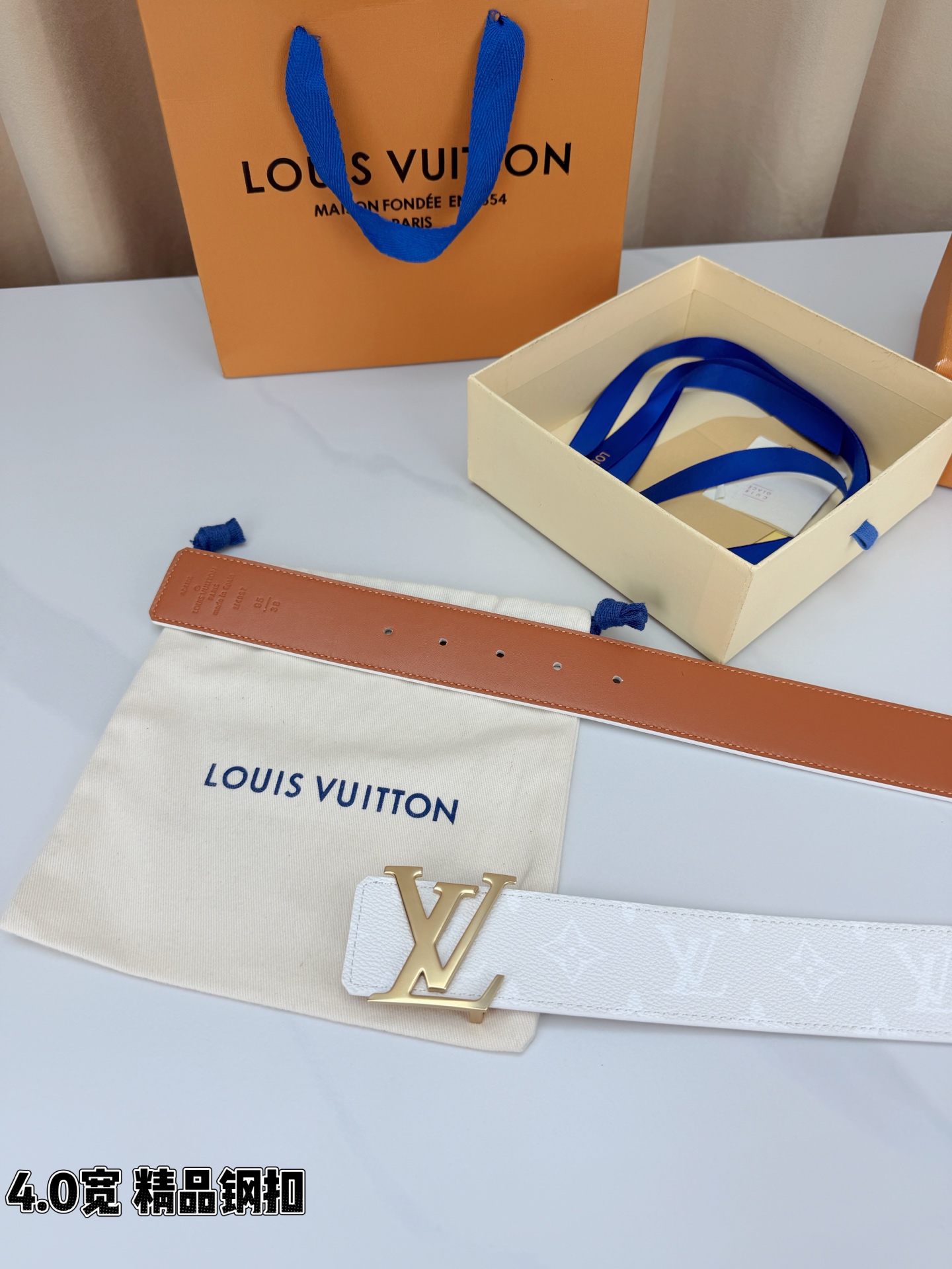 LV 4.0宽精品钢扣 蓝丹宁老花双面腰带，Monogram牛仔提花复古有型，立体LV字母扣古金/古银两色可选，反面焦糖