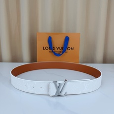 LV 4.0宽精品钢扣 蓝丹宁老花双面腰带,Monogram牛仔提花复古有型,立体LV字母扣古金/古银两色可选,反面焦糖 LV 4.0宽精品钢扣 蓝丹宁老花双面腰带,Monogram牛仔提花复古有型,立体LV字母扣古金/古银两色可选,反面焦糖