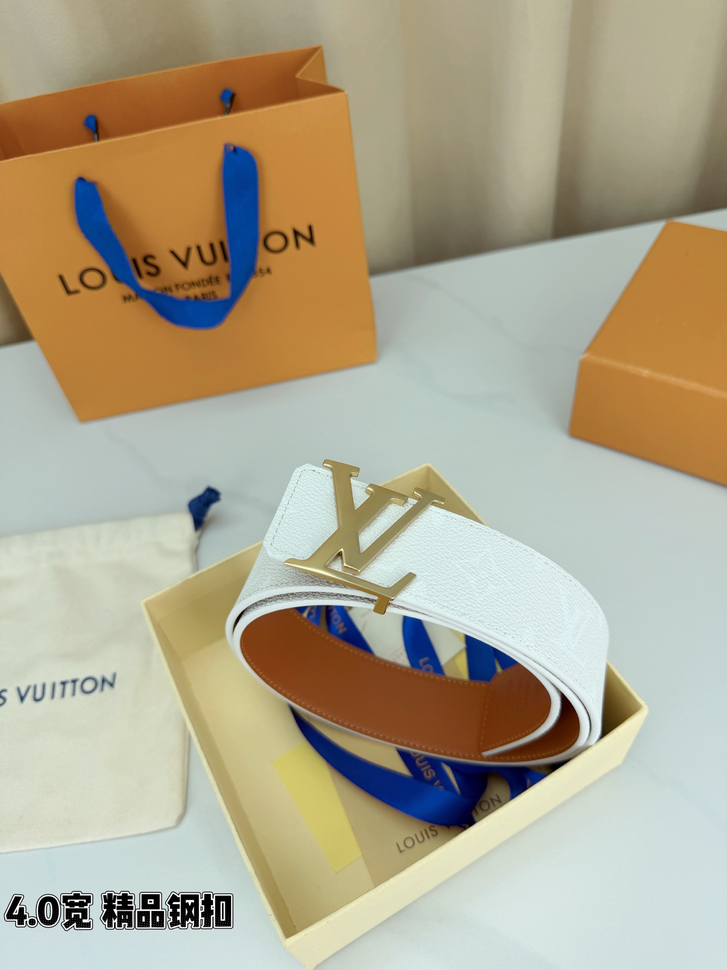 LV 4.0宽精品钢扣 蓝丹宁老花双面腰带，Monogram牛仔提花复古有型，立体LV字母扣古金/古银两色可选，反面焦糖