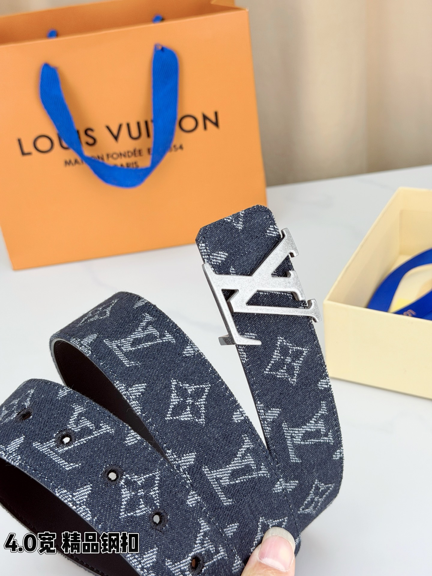 LV 4.0宽精品钢扣 丹宁老花双面腰带，Monogram牛仔提花复古有型，黑/粉棕双色可选，立体LV字母扣古金/古银两