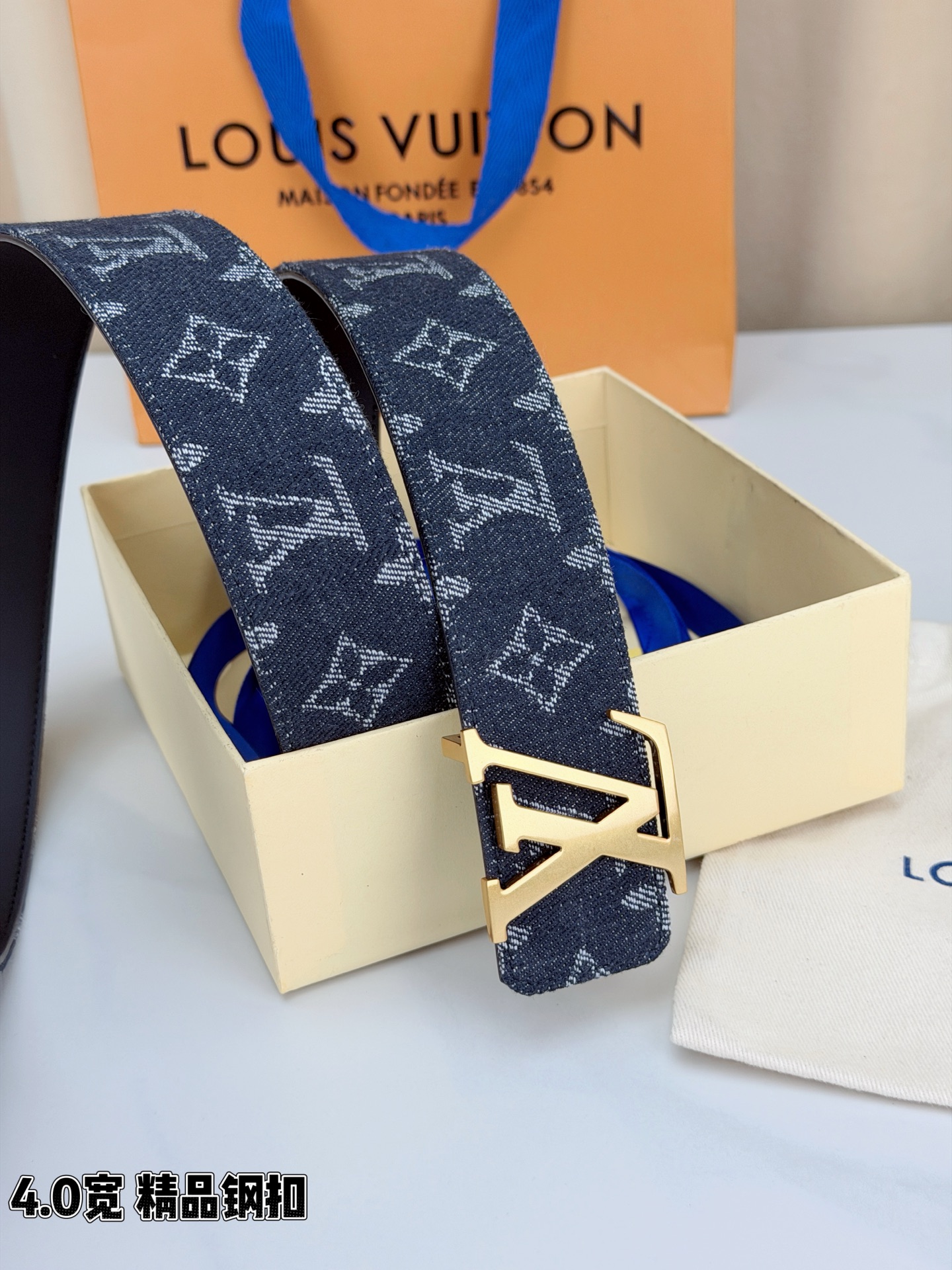 LV 4.0宽精品钢扣 丹宁老花双面腰带，Monogram牛仔提花复古有型，黑/粉棕双色可选，立体LV字母扣古金/古银两