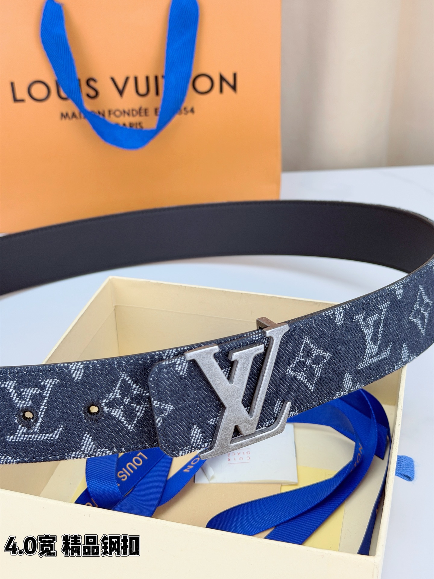 LV 4.0宽精品钢扣 丹宁老花双面腰带，Monogram牛仔提花复古有型，黑/粉棕双色可选，立体LV字母扣古金/古银两