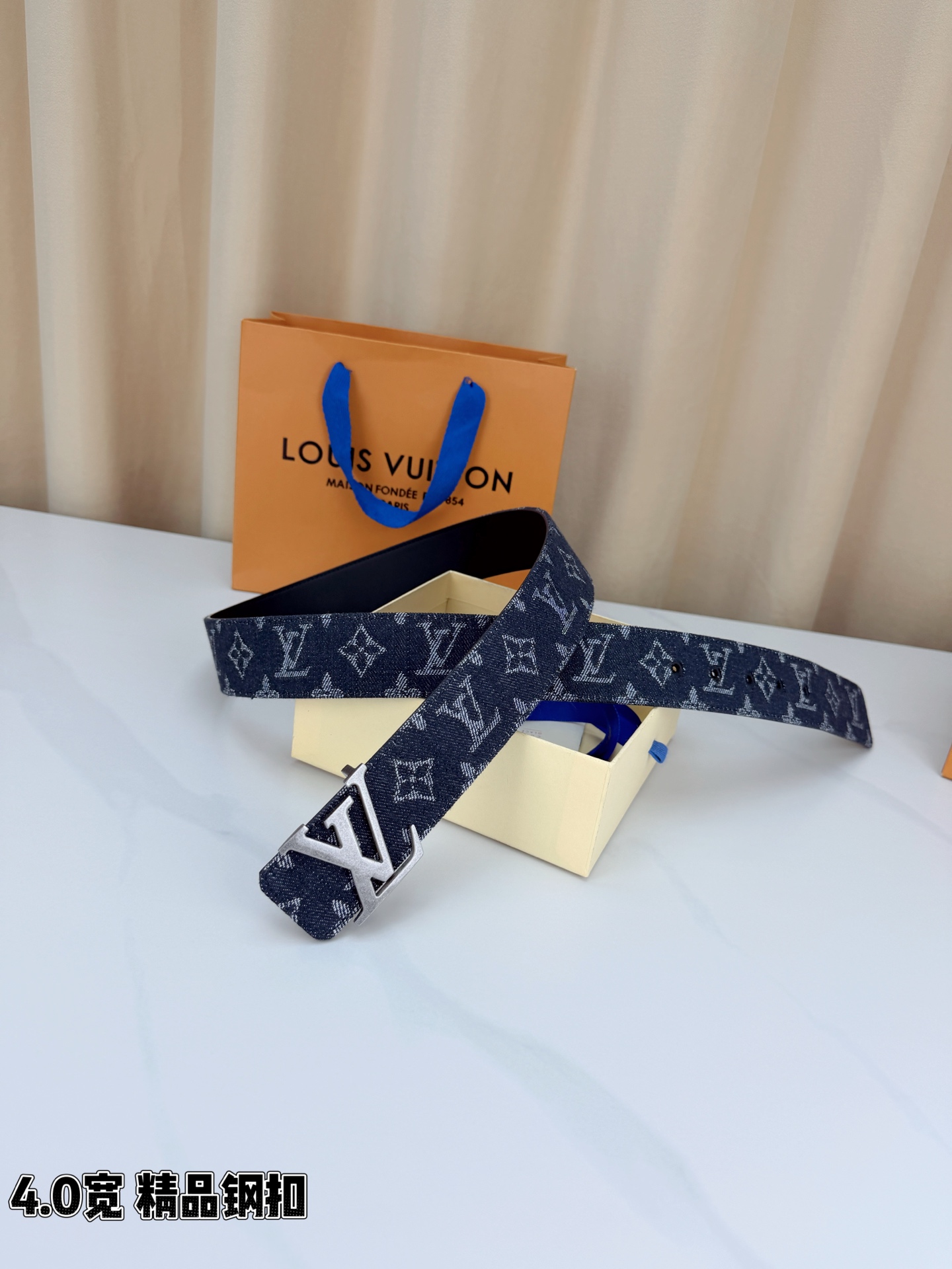 LV 4.0宽精品钢扣 丹宁老花双面腰带，Monogram牛仔提花复古有型，黑/粉棕双色可选，立体LV字母扣古金/古银两