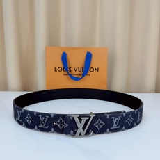 LV 4.0宽精品钢扣 丹宁老花双面腰带,Monogram牛仔提花复古有型,黑/粉棕双色可选,立体LV字母扣古金/古银两 LV 4.0宽精品钢扣 丹宁老花双面腰带,Monogram牛仔提花复古有型,黑/粉棕双色可选,立体LV字母扣古金/古银两