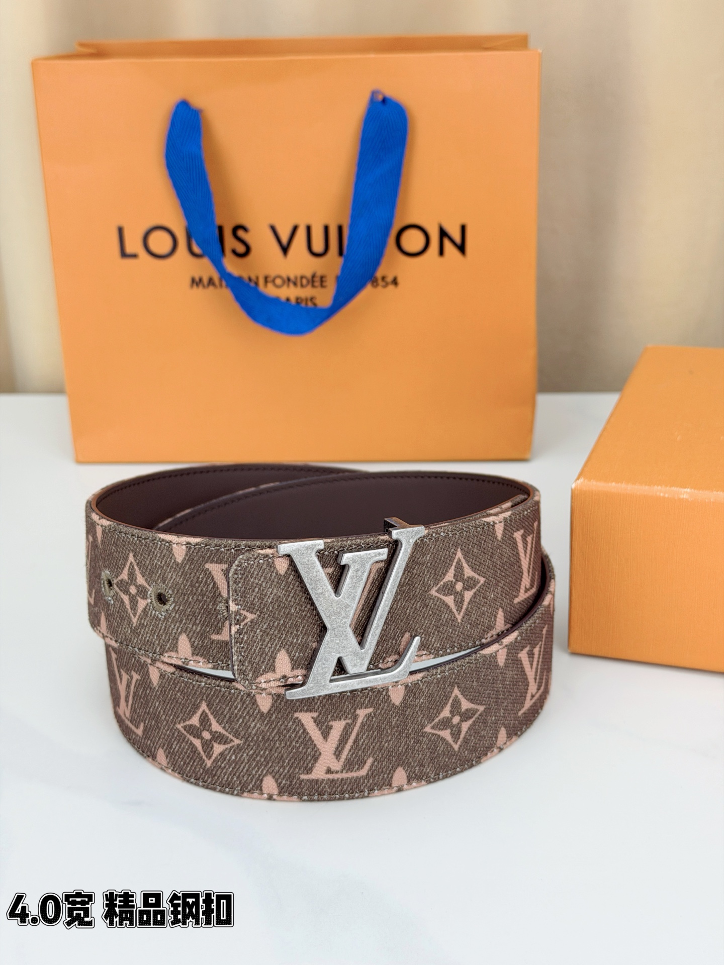 LV 4.0宽精品钢扣 丹宁老花双面腰带，Monogram牛仔提花复古有型，黑/粉棕双色可选，立体LV字母扣古金/古银两
