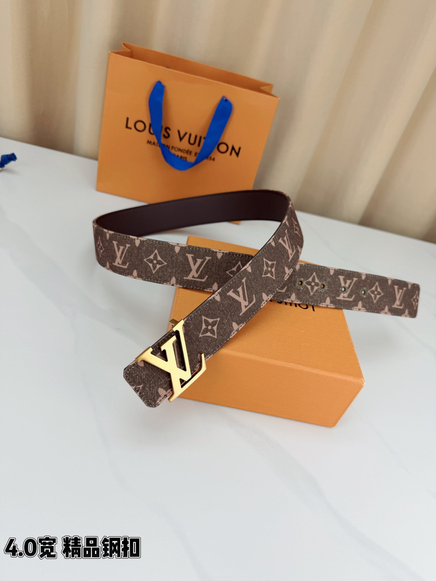 LV 4.0宽精品钢扣 丹宁老花双面腰带，Monogram牛仔提花复古有型，黑/粉棕双色可选，立体LV字母扣古金/古银两