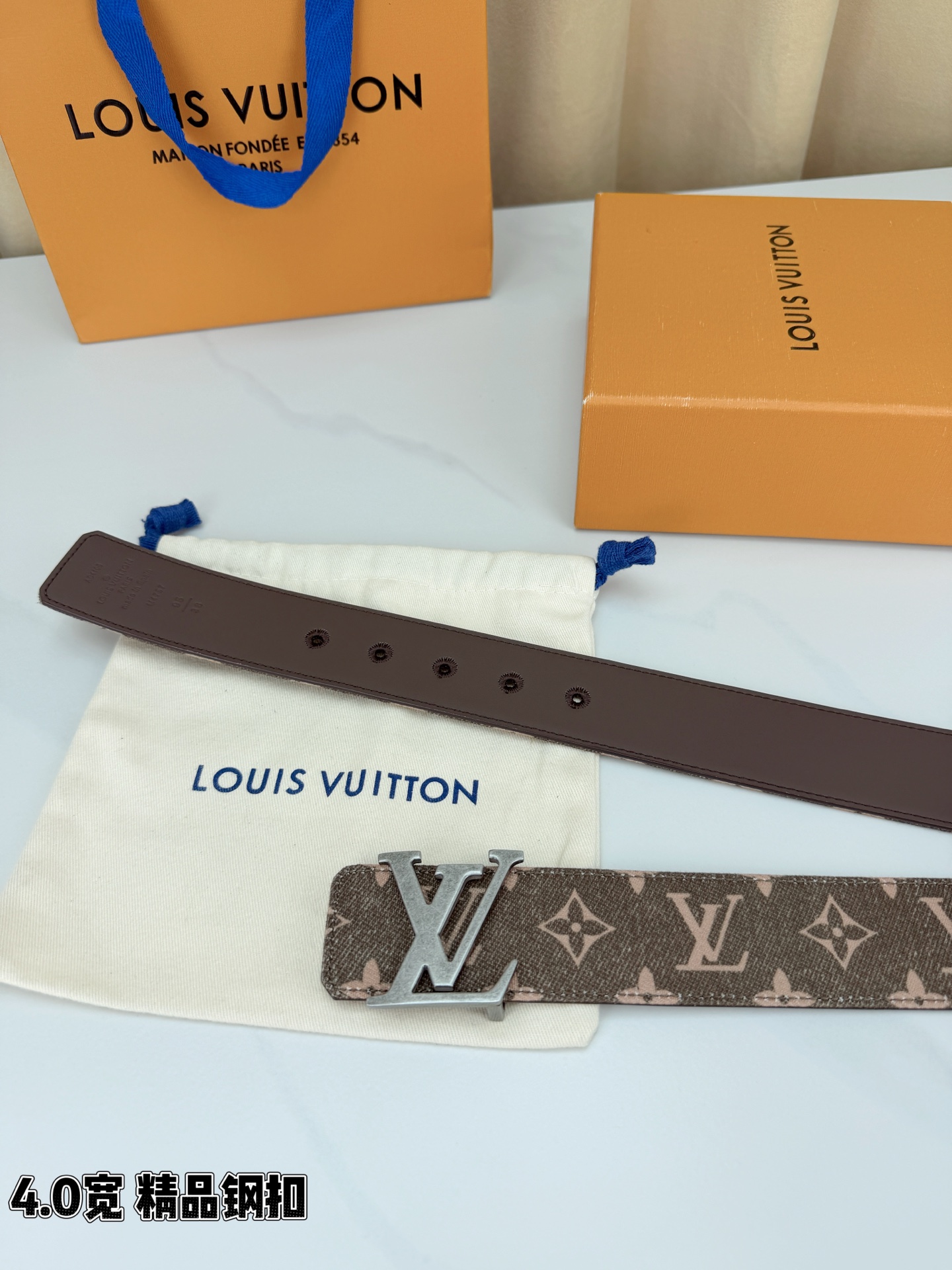 LV 4.0宽精品钢扣 丹宁老花双面腰带，Monogram牛仔提花复古有型，黑/粉棕双色可选，立体LV字母扣古金/古银两
