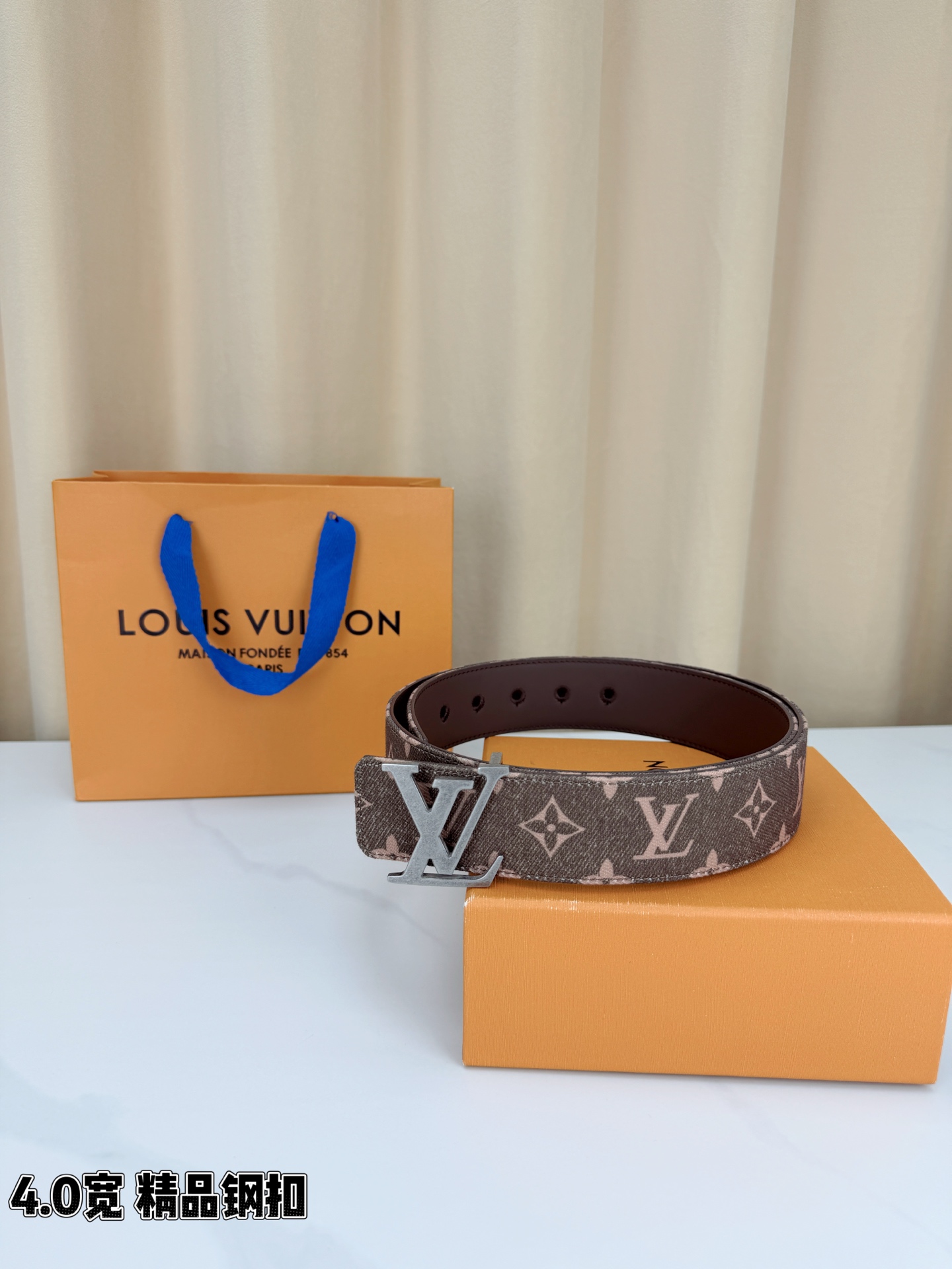 LV 4.0宽精品钢扣 丹宁老花双面腰带，Monogram牛仔提花复古有型，黑/粉棕双色可选，立体LV字母扣古金/古银两