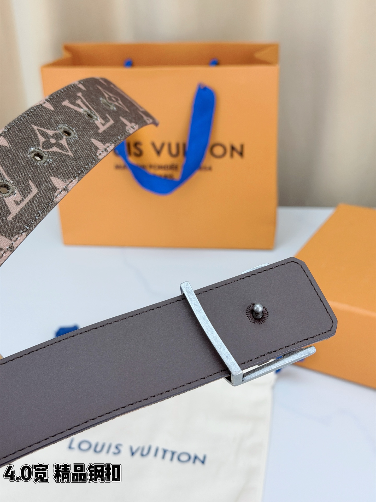 LV 4.0宽精品钢扣 丹宁老花双面腰带，Monogram牛仔提花复古有型，黑/粉棕双色可选，立体LV字母扣古金/古银两
