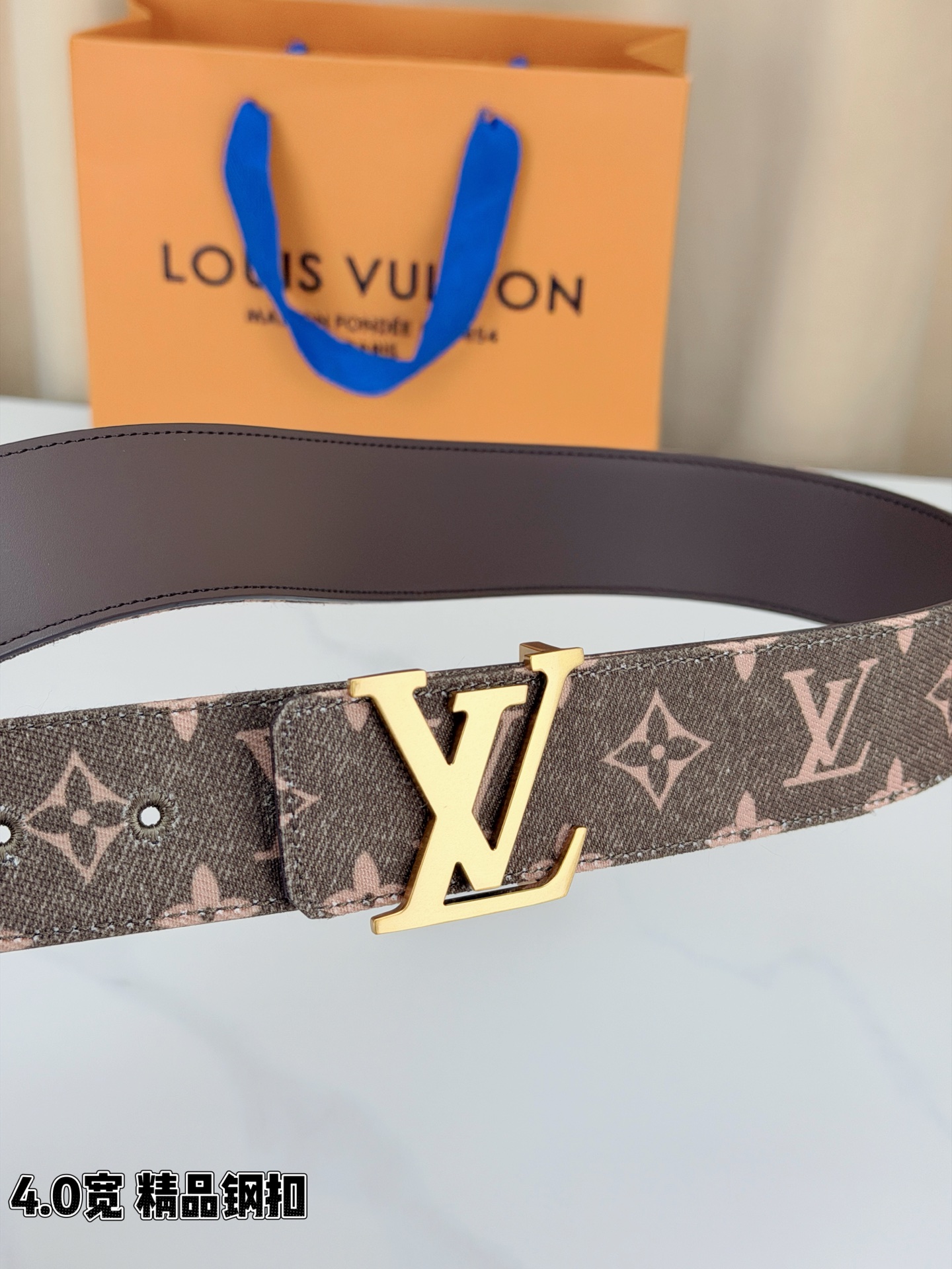 LV 4.0宽精品钢扣 丹宁老花双面腰带，Monogram牛仔提花复古有型，黑/粉棕双色可选，立体LV字母扣古金/古银两