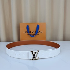 LV 4.0宽精品钢扣 白老花描边LV扣腰带,头层荔枝纹牛皮印白色Monogram经典印花质感细腻,立体LV字母扣金/银 LV 4.0宽精品钢扣 白老花描边LV扣腰带,头层荔枝纹牛皮印白色Monogram经典印花质感细腻,立体LV字母扣金/银