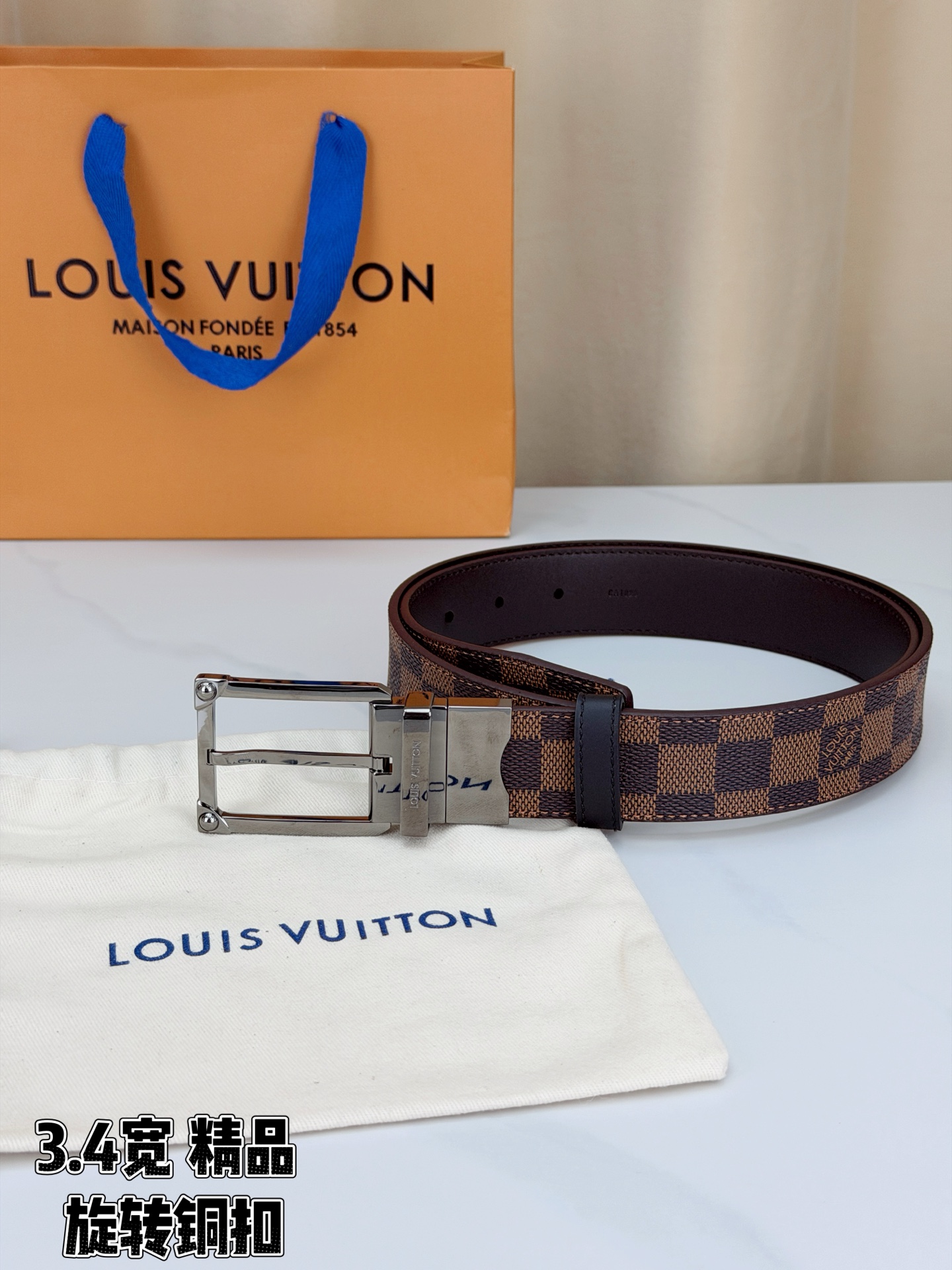 LV 3.4宽精品旋转铜扣腰带，棕棋盘格涂层帆布，经典格纹复古耐看；方形铆钉针扣白/金/枪/沙黑四色可选，可旋转双面结构