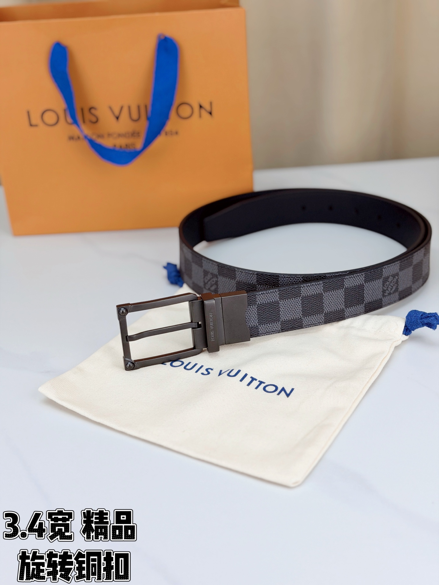 LV 3.4宽精品旋转铜扣腰带，黑灰棋盘格涂层帆布，低调格纹沉稳耐看；方形铆钉针扣银/金/枪/黑四色可选，可旋转双面结构