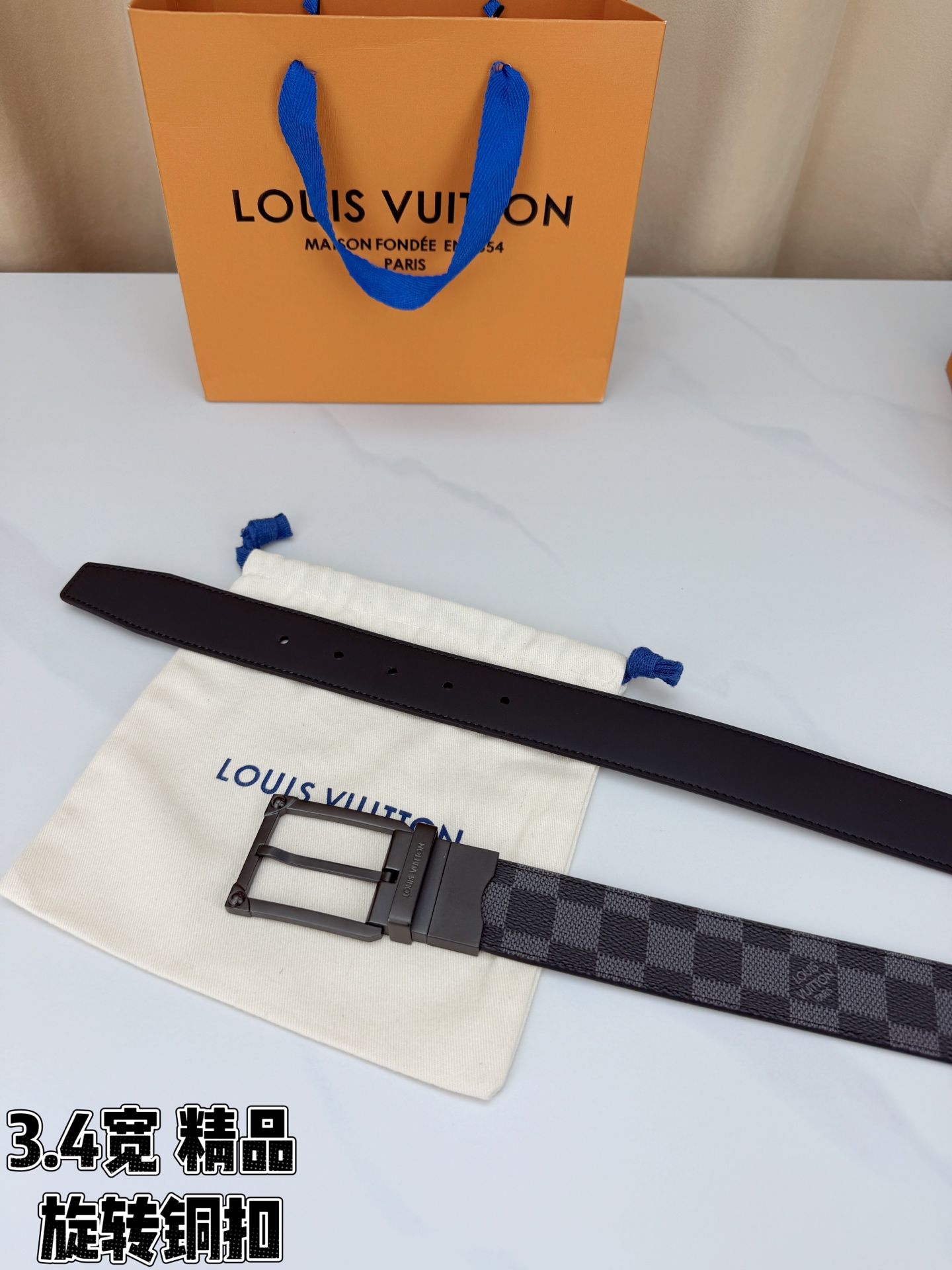 LV 3.4宽精品旋转铜扣腰带，黑灰棋盘格涂层帆布，低调格纹沉稳耐看；方形铆钉针扣银/金/枪/黑四色可选，可旋转双面结构