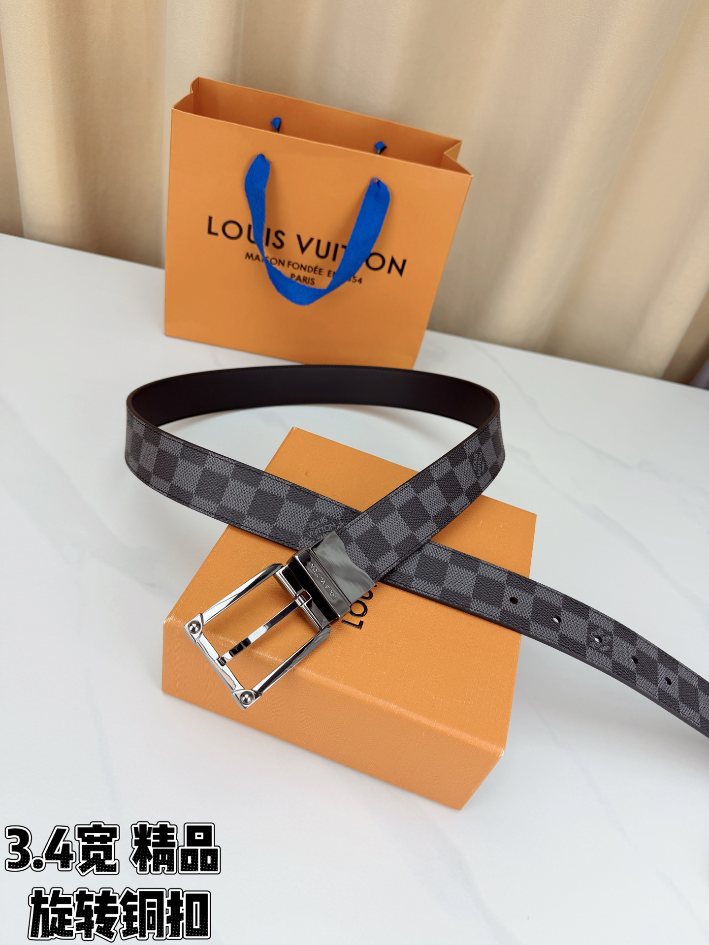 LV 3.4宽精品旋转铜扣腰带，黑灰棋盘格涂层帆布，低调格纹沉稳耐看；方形铆钉针扣银/金/枪/黑四色可选，可旋转双面结构