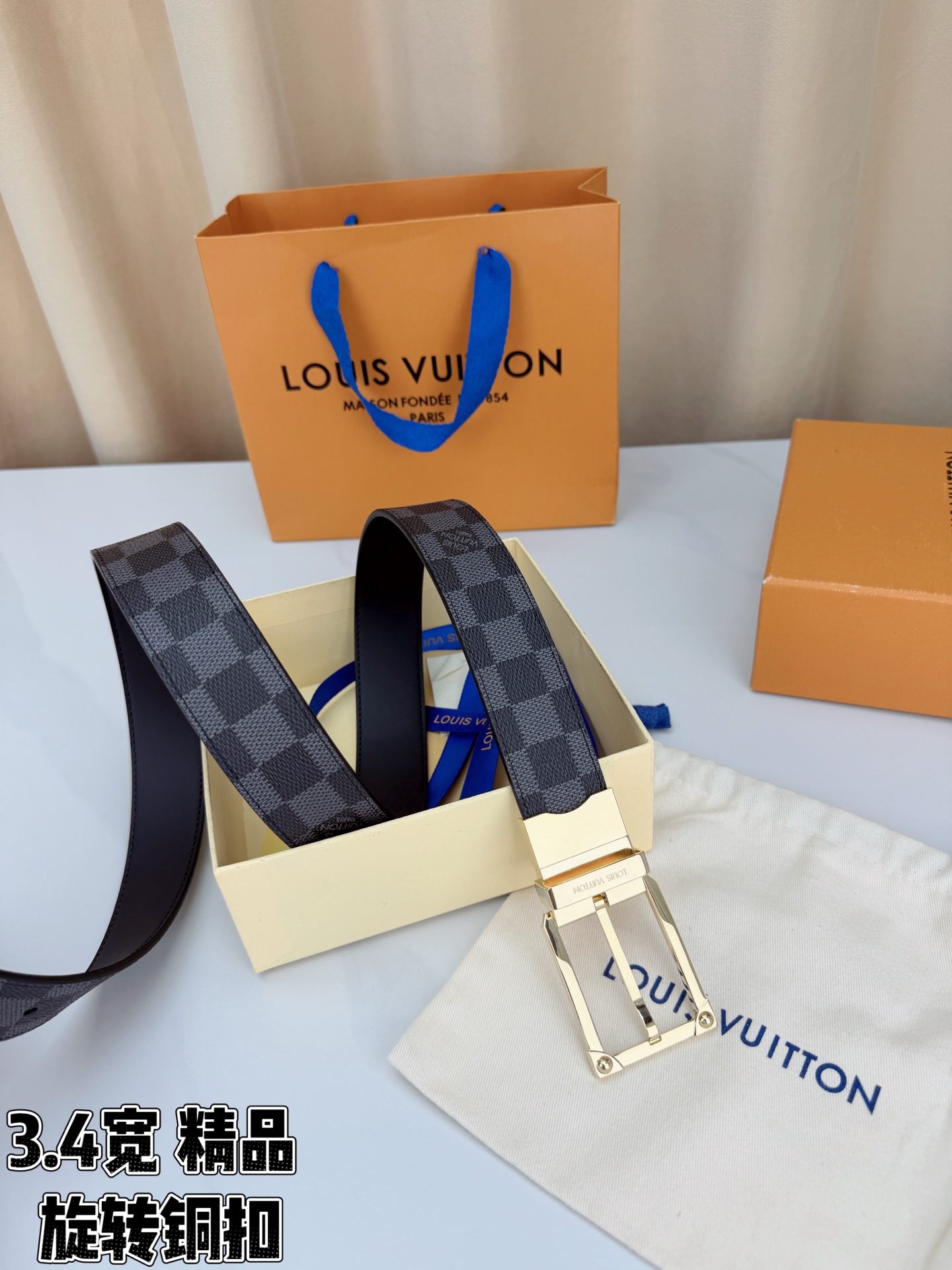 LV 3.4宽精品旋转铜扣腰带，黑灰棋盘格涂层帆布，低调格纹沉稳耐看；方形铆钉针扣银/金/枪/黑四色可选，可旋转双面结构