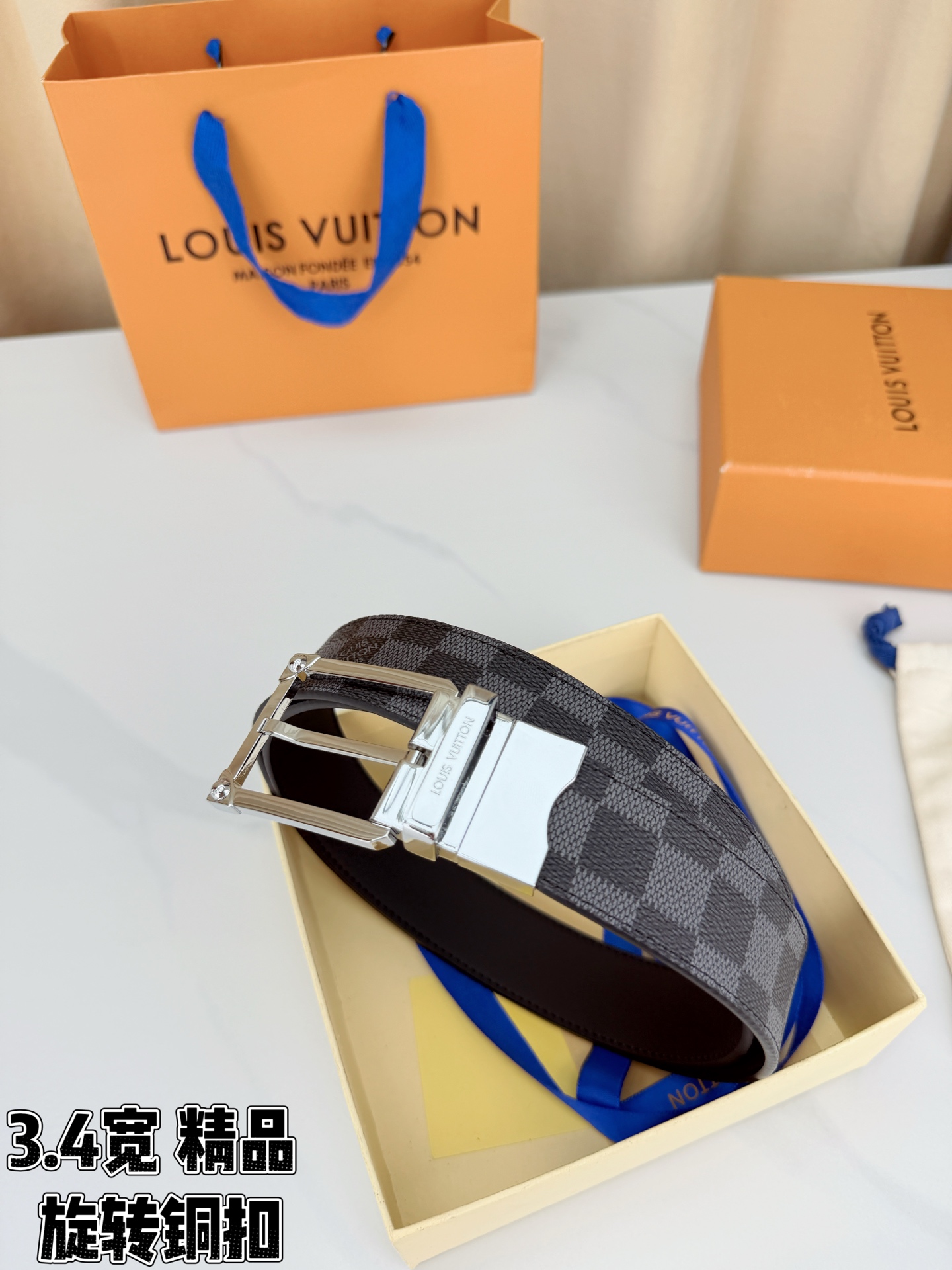 LV 3.4宽精品旋转铜扣腰带，黑灰棋盘格涂层帆布，低调格纹沉稳耐看；方形铆钉针扣银/金/枪/黑四色可选，可旋转双面结构