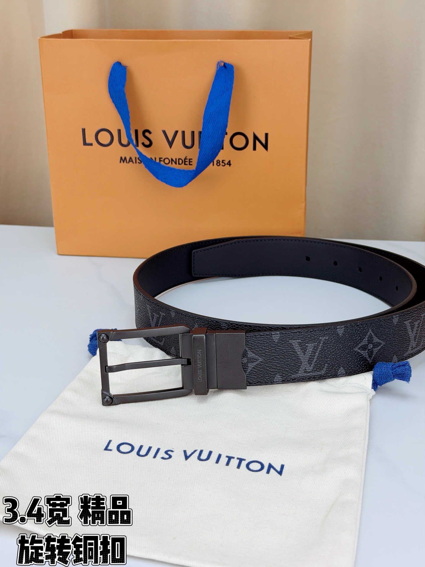 LV 3.4宽精品旋转铜扣腰带，黑灰老花涂层帆布，暗纹Monogram低调沉稳；方形铆钉针扣银/金/枪/沙黑四色可选，可