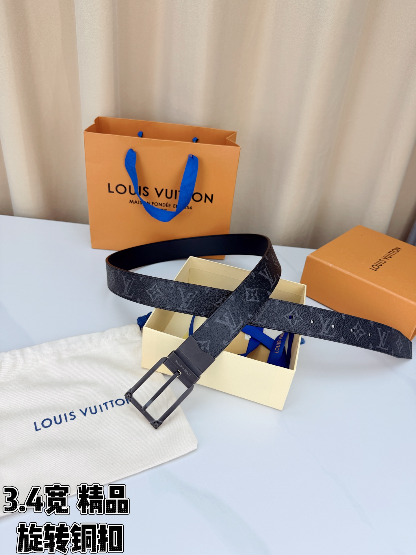 LV 3.4宽精品旋转铜扣腰带，黑灰老花涂层帆布，暗纹Monogram低调沉稳；方形铆钉针扣银/金/枪/沙黑四色可选，可