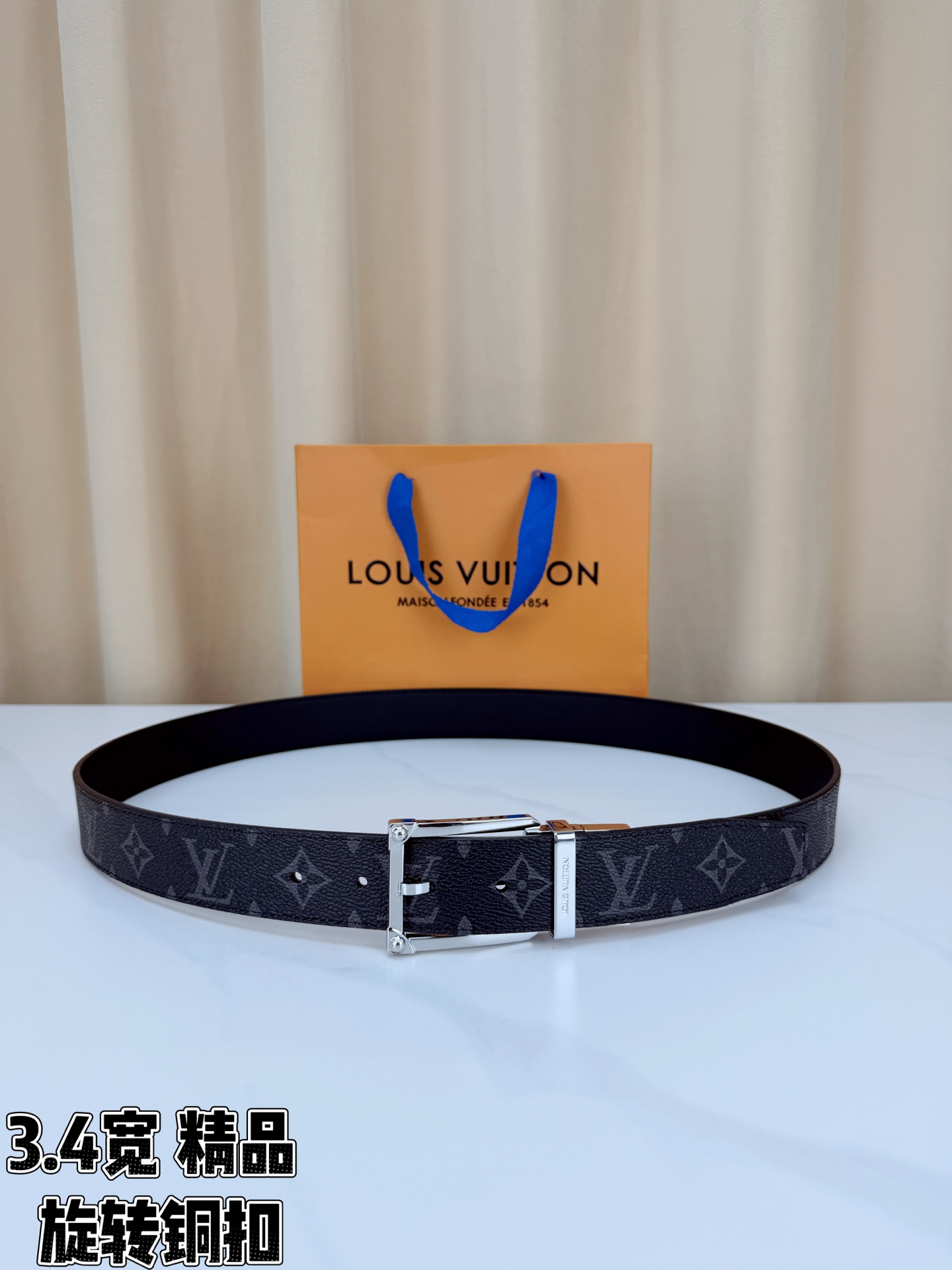 LV 3.4宽精品旋转铜扣腰带,黑灰老花涂层帆布,暗纹Monogram低调沉稳;方形铆钉针扣银/金/枪/沙黑四色可选,可 LV 3.4宽精品旋转铜扣腰带,黑灰老花涂层帆布,暗纹Monogram低调沉稳;方形铆钉针扣银/金/枪/沙黑四色可选,可