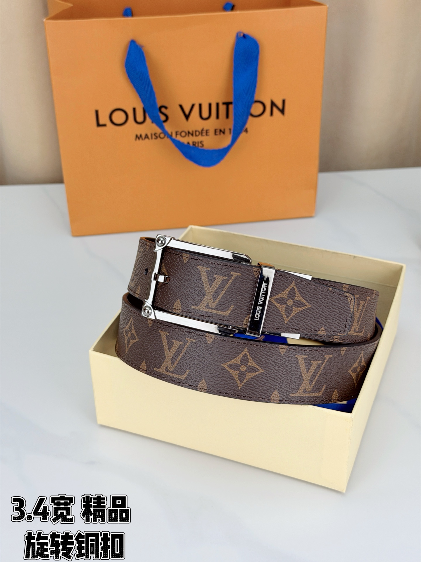 LV 3.4宽精品旋转铜扣腰带，经典老花涂层帆布，棕底金纹Monogram复古耐看；方形铆钉针扣银/金/枪/沙黑四色可选