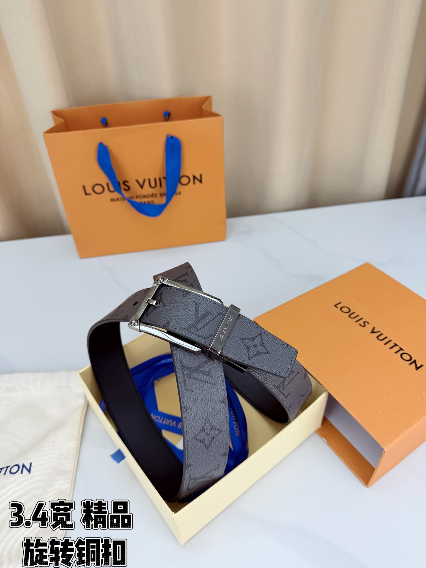 LV 3.4宽精品旋转铜扣腰带，黑灰老花涂层帆布，深灰Monogram低调耐看；方形铆钉针扣枪/黑/金/银四色可选，可旋
