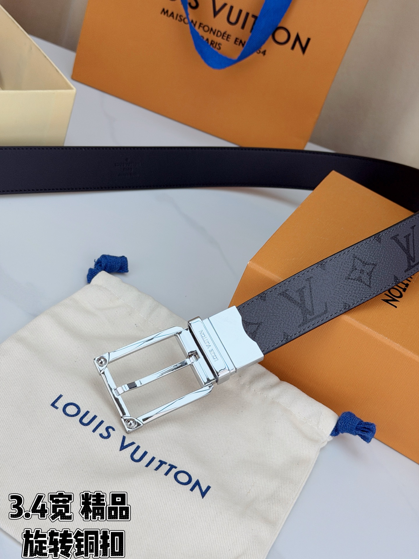 LV 3.4宽精品旋转铜扣腰带，黑灰老花涂层帆布，深灰Monogram低调耐看；方形铆钉针扣枪/黑/金/银四色可选，可旋