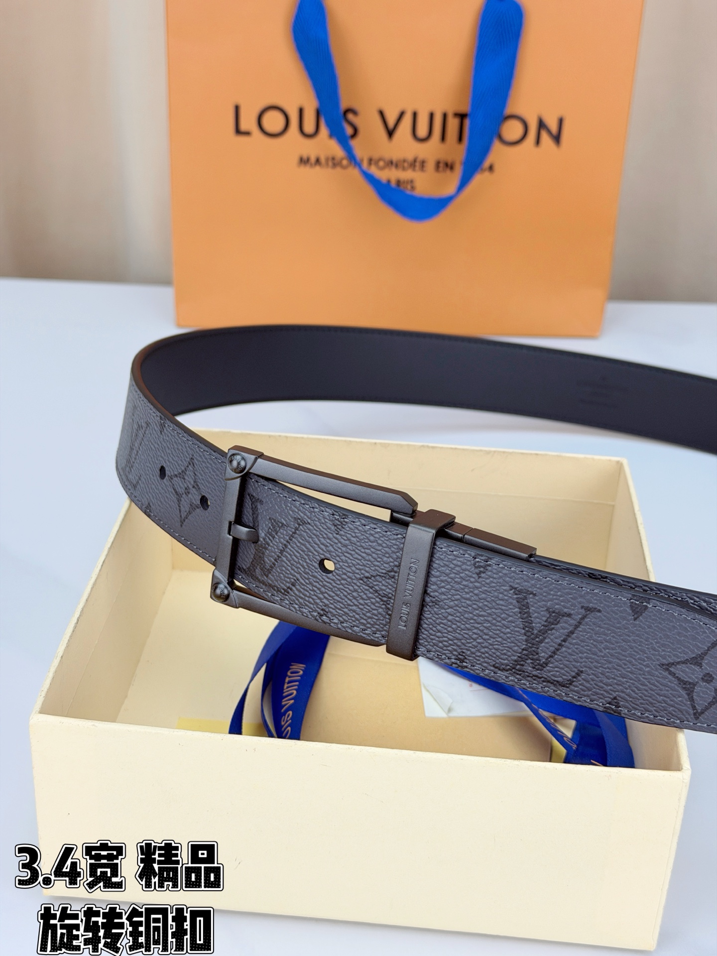 LV 3.4宽精品旋转铜扣腰带，黑灰老花涂层帆布，深灰Monogram低调耐看；方形铆钉针扣枪/黑/金/银四色可选，可旋