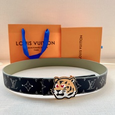 LV 4.0宽精品钢扣腰带,黑灰老花涂层帆布,深灰Monogram低调耐看;珐琅彩绘老虎头钢扣,橙黑撞色猛虎造型个性吸睛 LV 4.0宽精品钢扣腰带,黑灰老花涂层帆布,深灰Monogram低调耐看;珐琅彩绘老虎头钢扣,橙黑撞色猛虎造型个性吸睛