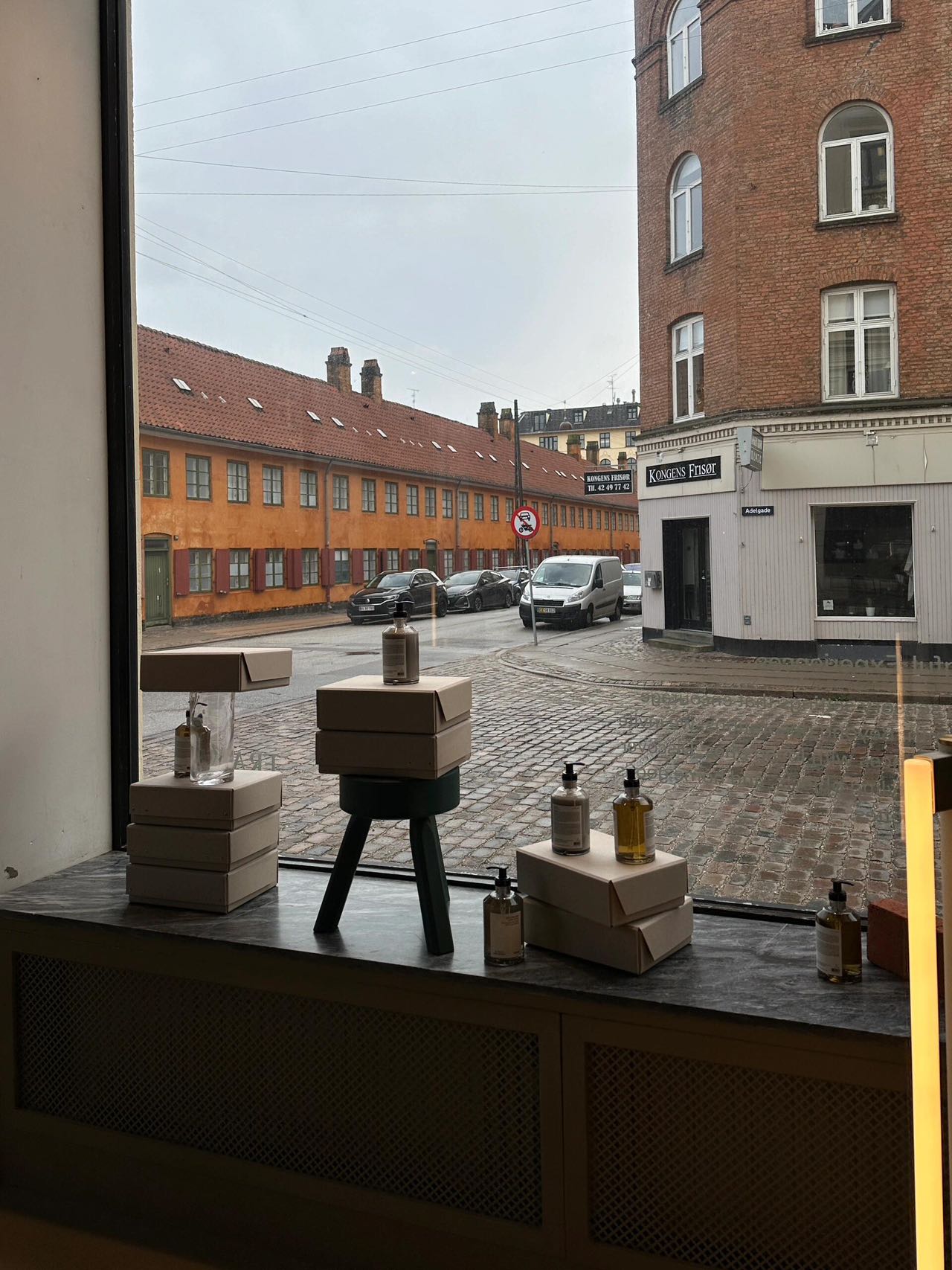 来自丹麦🇩🇰的Fram*,品牌致力用天然原料和简约美学打造高质的生活用品,店内的香氛产品很高调,在北欧流行多年深受消费者喜爱 3