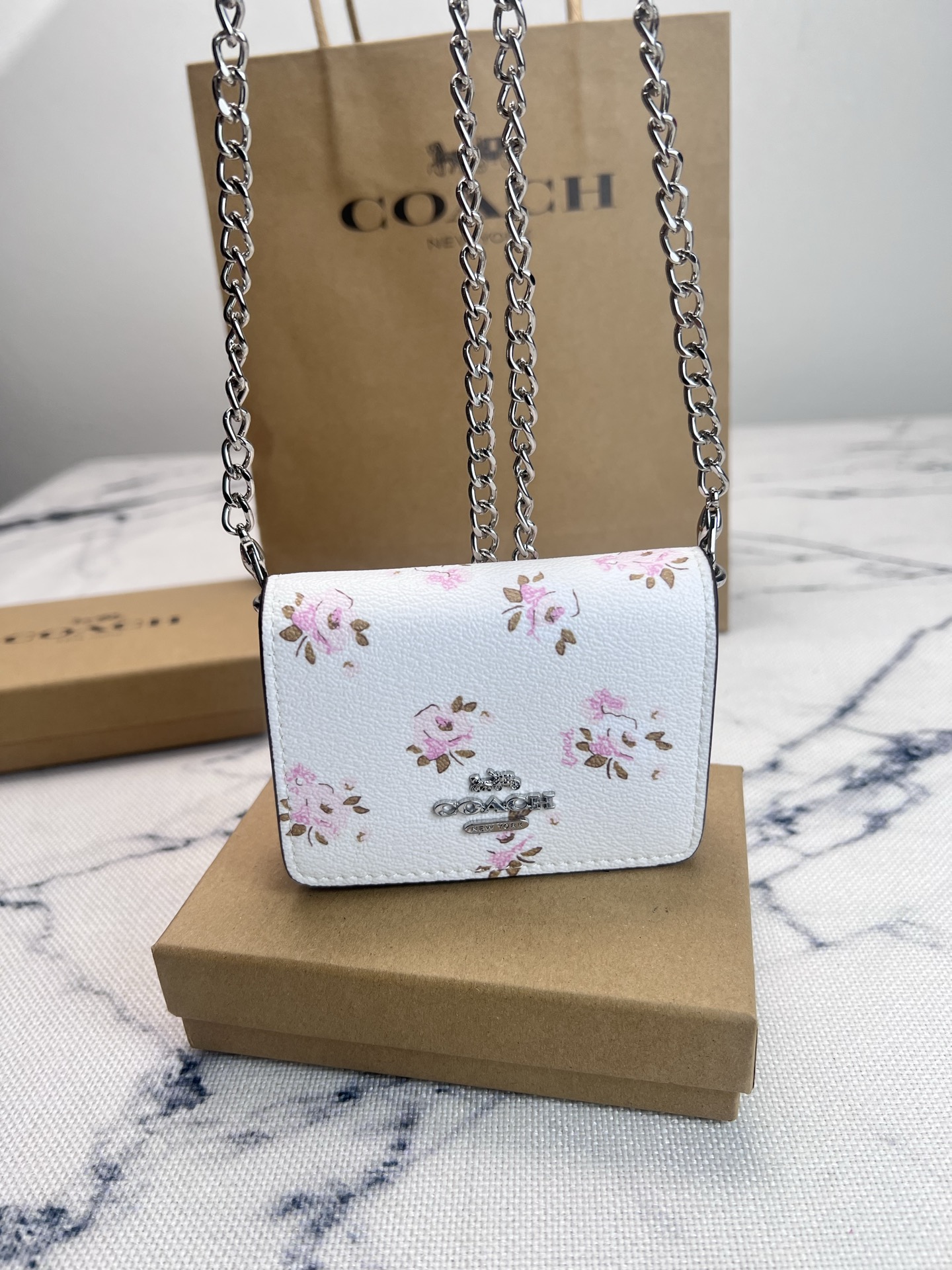 Coach COACH蔻驰 CAL70花卉印花短款斜挎钱包零钱包 按扣开合折叠每一款都正中老阿姨的少女心