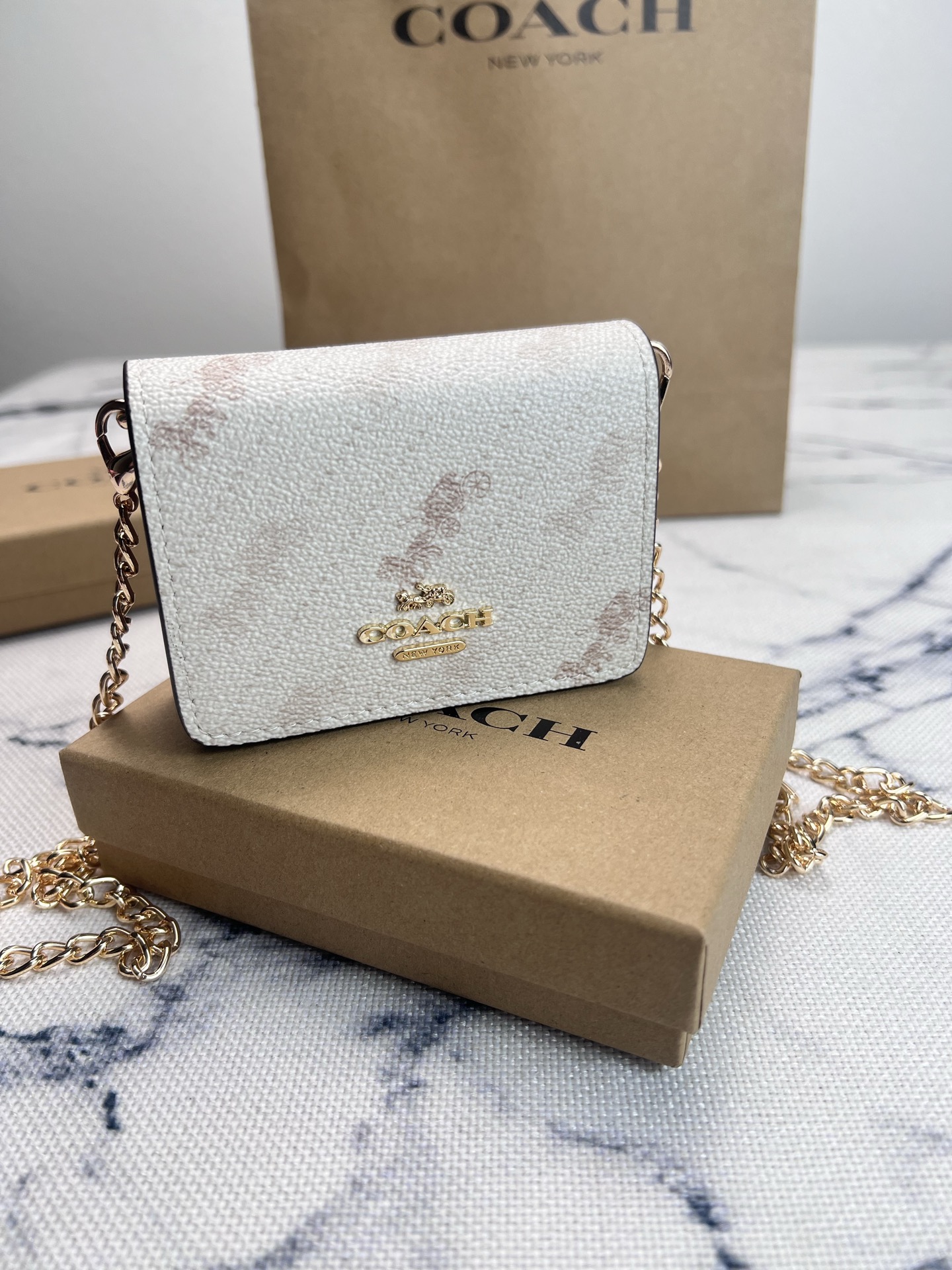 Coach COACH蔻驰 C4477马车满印花短款斜挎钱包零钱包 按扣开合折叠每一款都正中老阿姨的少女心