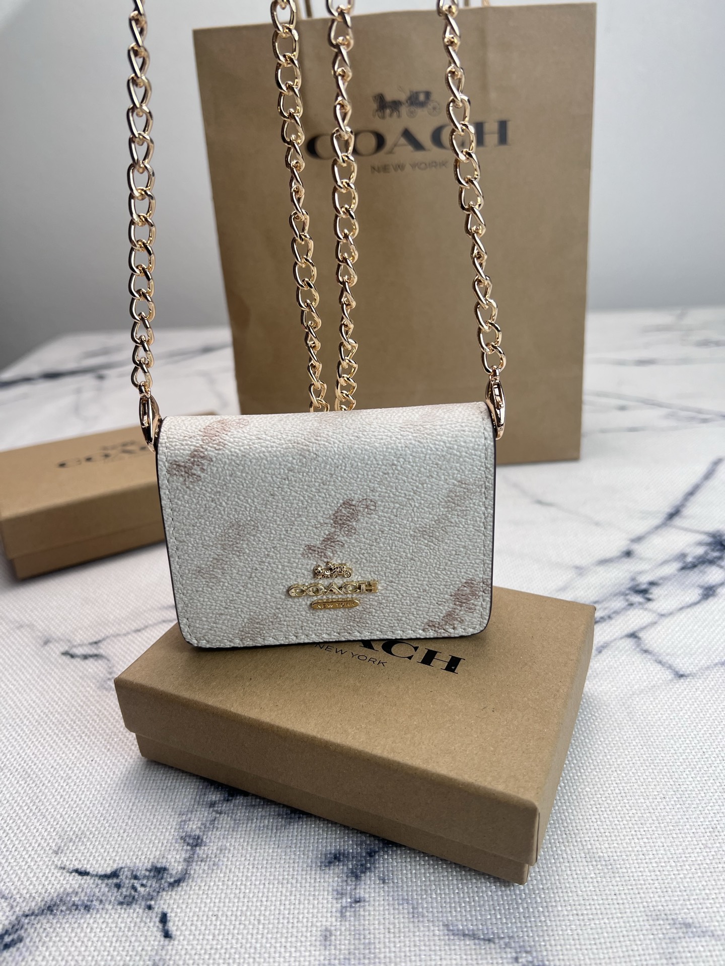 Coach COACH蔻驰 C4477马车满印花短款斜挎钱包零钱包 按扣开合折叠每一款都正中老阿姨的少女心