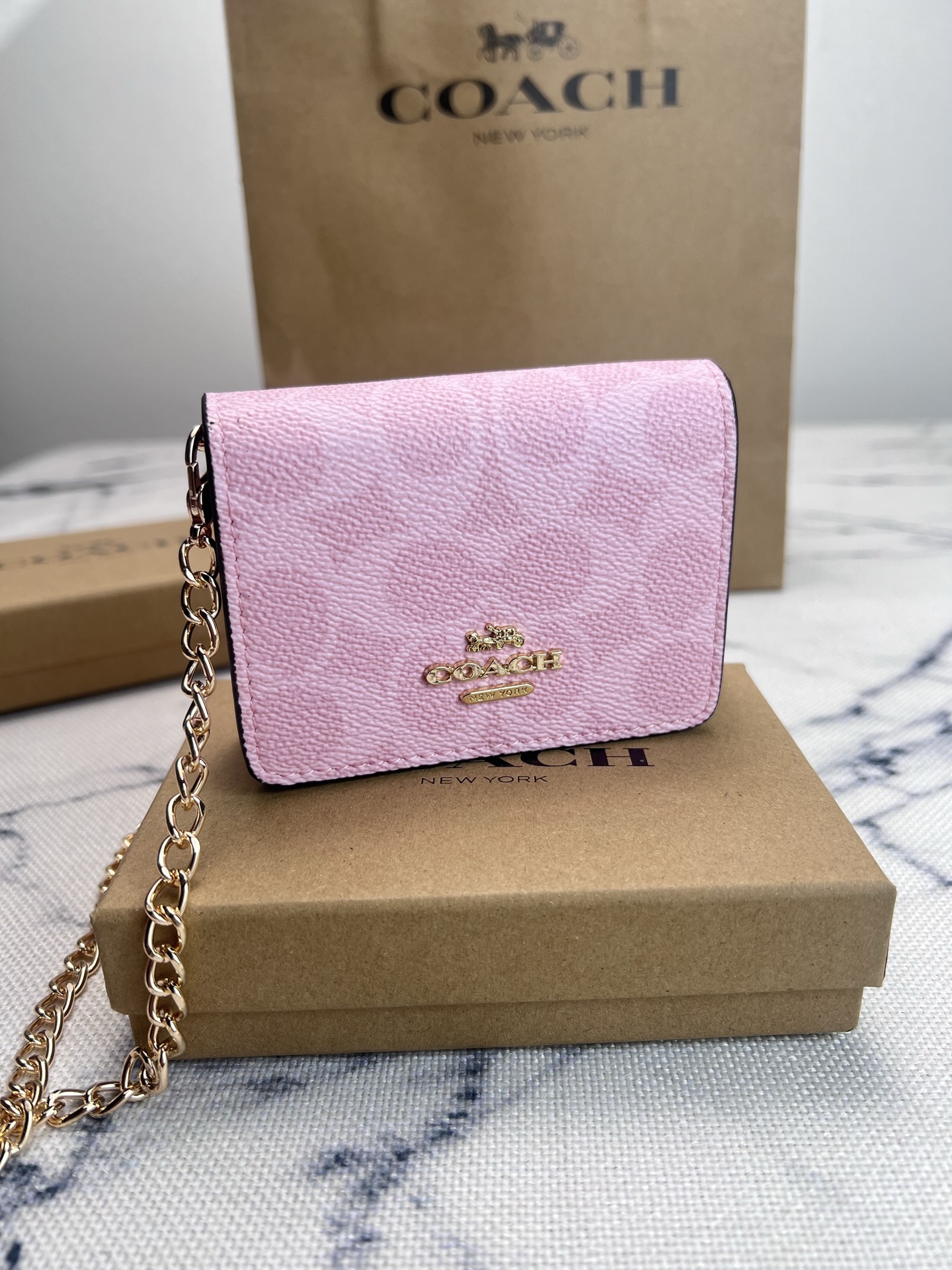 Coach COACH蔻驰 C6650樱花粉老花短款斜挎钱包零钱包 按扣开合折叠每一款都正中老阿姨的少女心